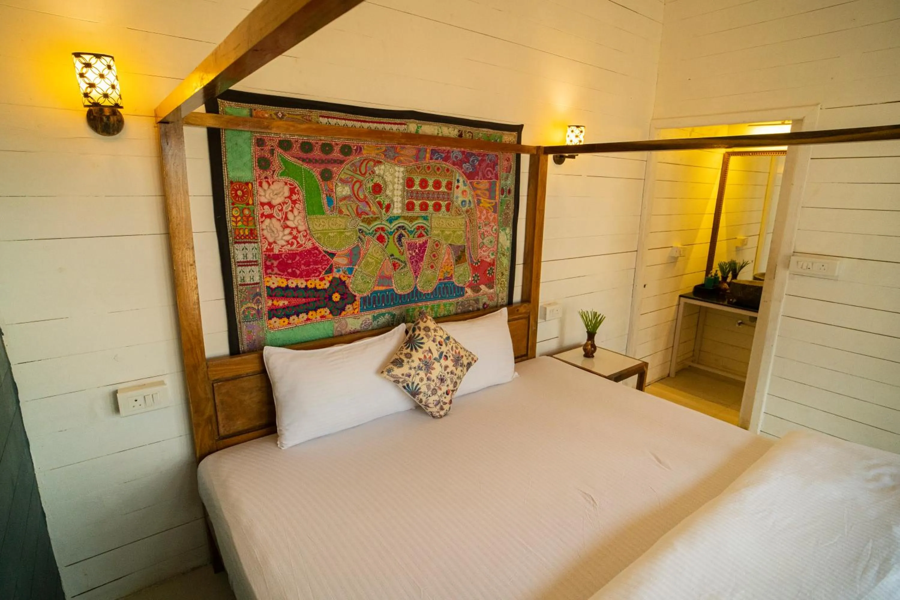 Photo of the whole room, Bed in Shambho Retreat