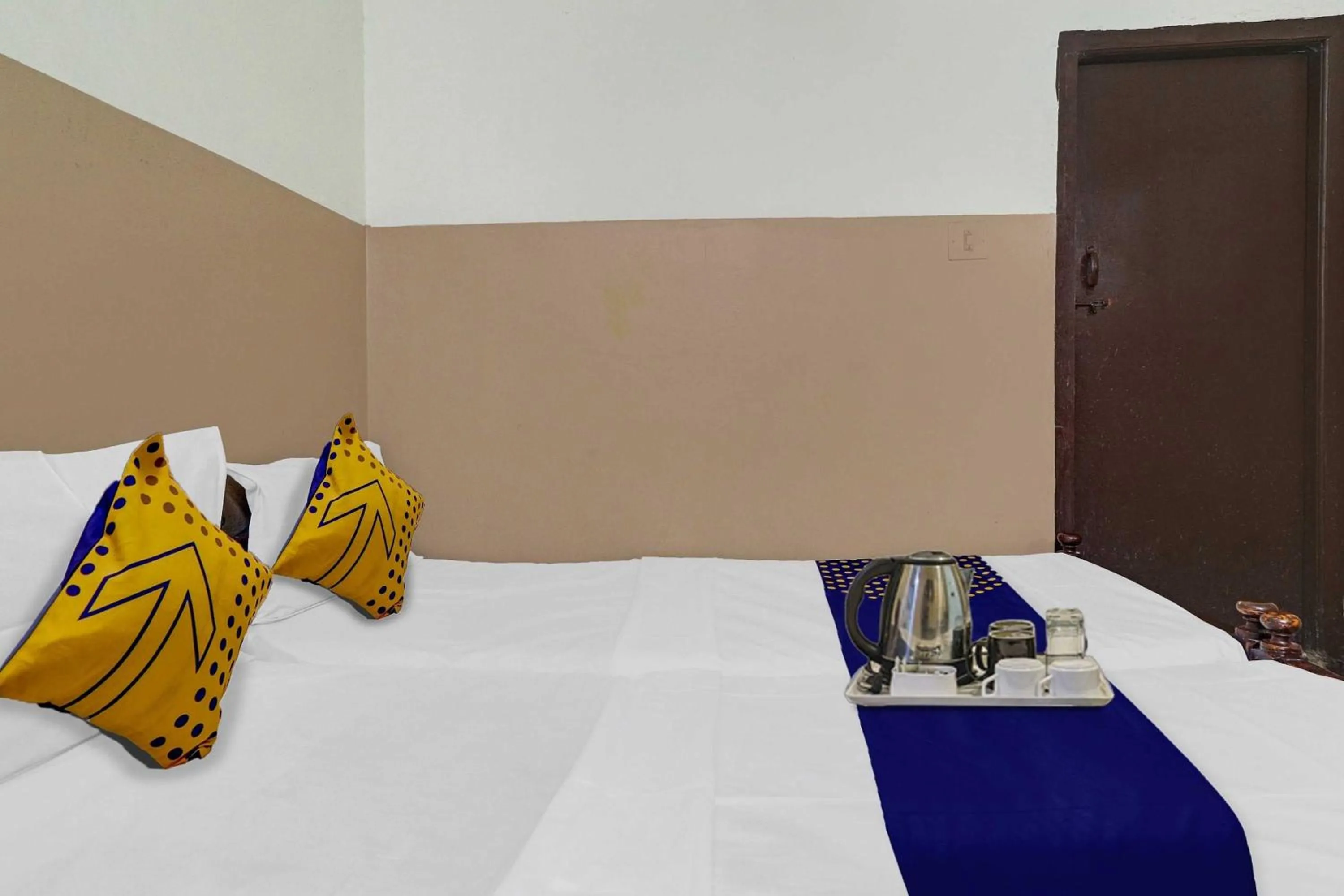 Bedroom, Bed in SPOT ON Sri Sai Lohith Lodge Near Secunderabad Railway Station