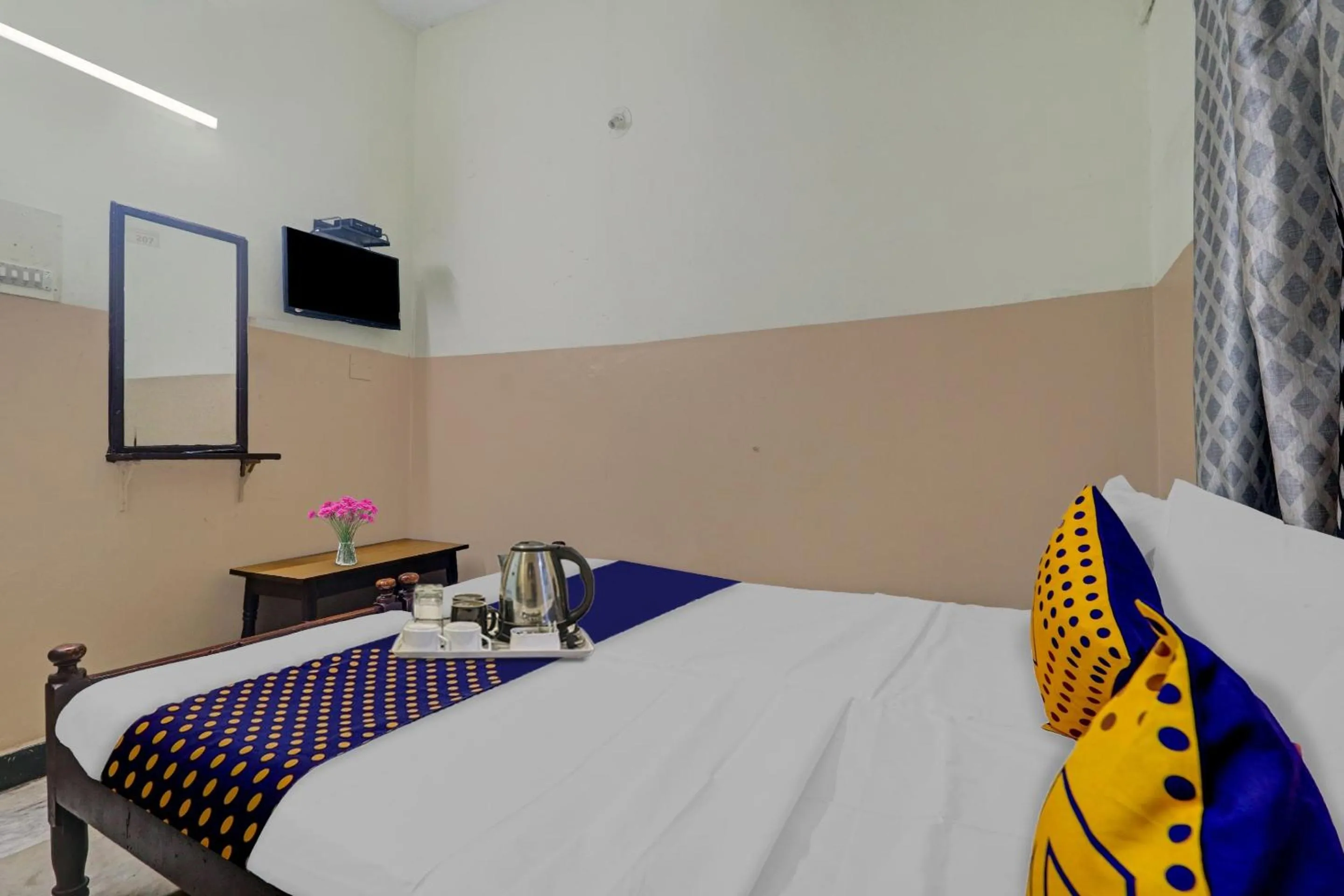 Bedroom, Bed in SPOT ON Sri Sai Lohith Lodge Near Secunderabad Railway Station