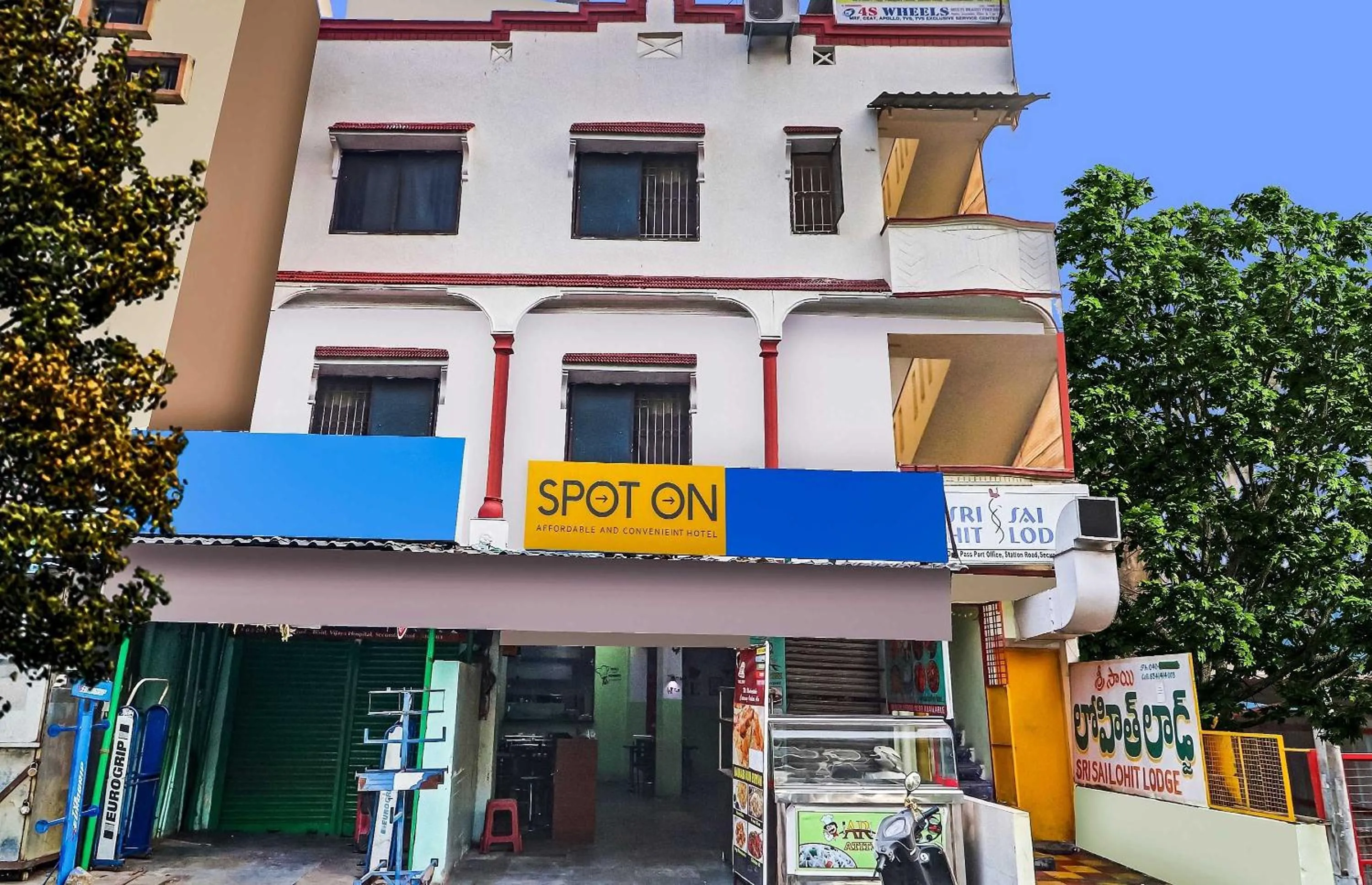Facade/entrance in SPOT ON Sri Sai Lohith Lodge Near Secunderabad Railway Station