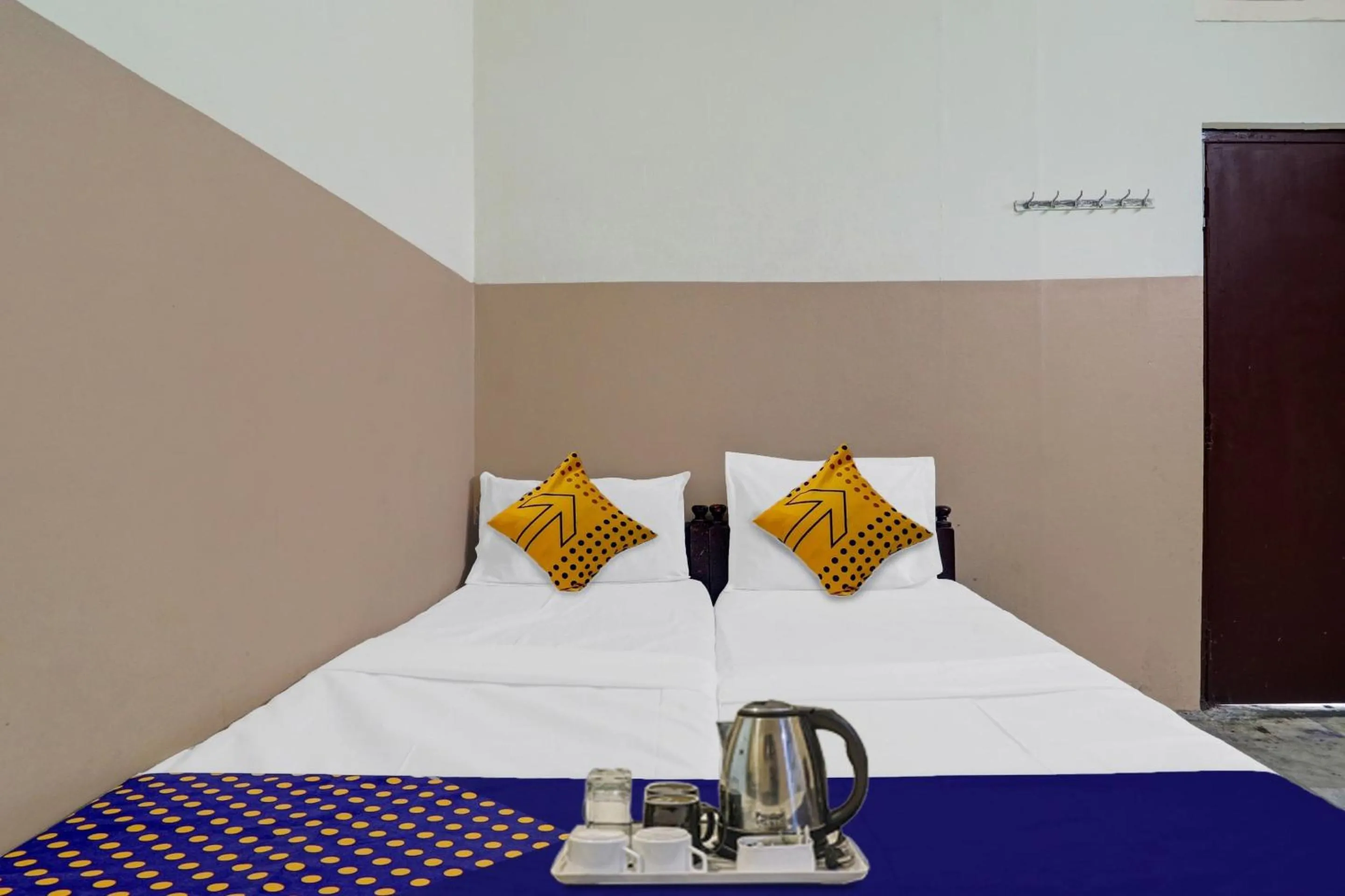Bedroom, Bed in SPOT ON Sri Sai Lohith Lodge Near Secunderabad Railway Station