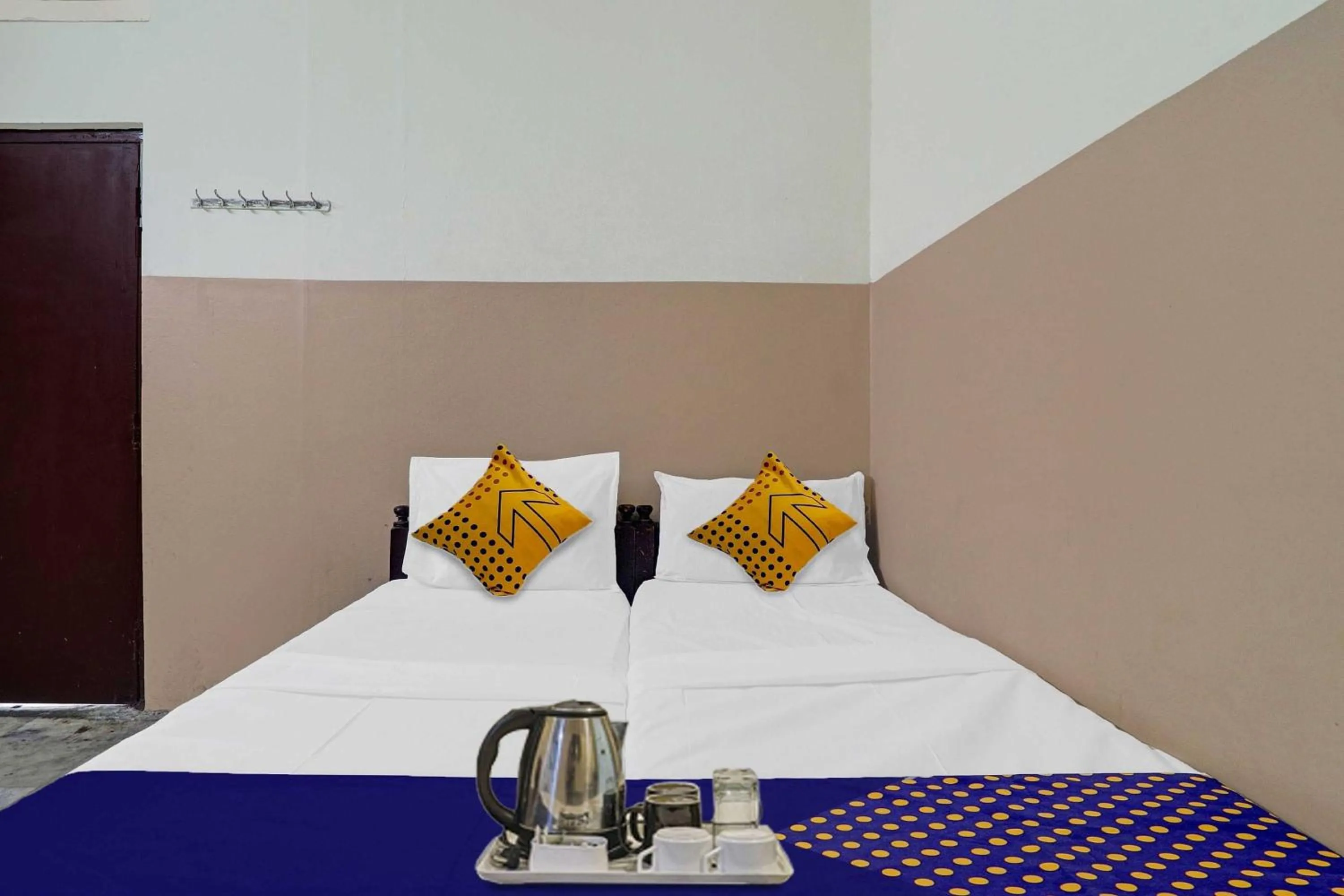 Bedroom, Bed in SPOT ON Sri Sai Lohith Lodge Near Secunderabad Railway Station