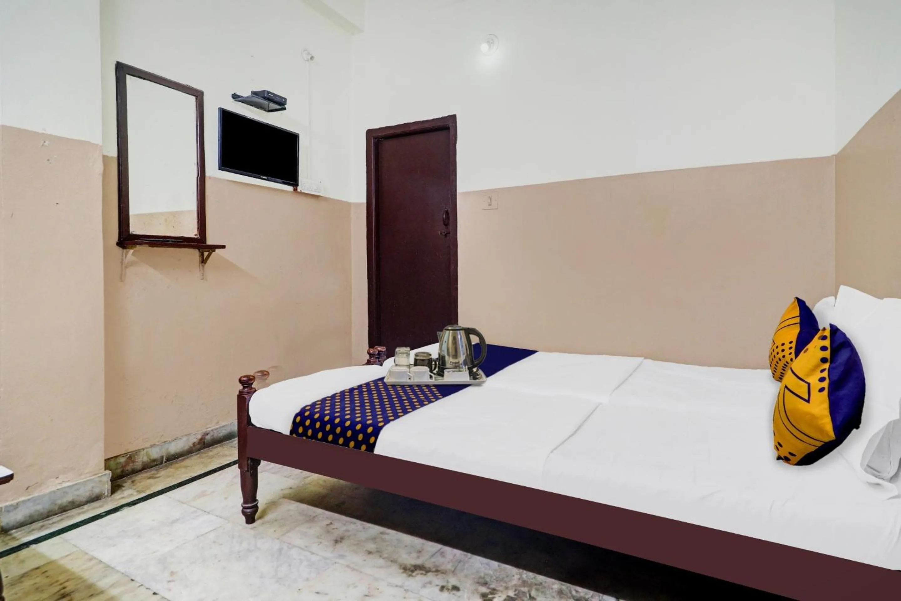 Bedroom, Bed in SPOT ON Sri Sai Lohith Lodge Near Secunderabad Railway Station
