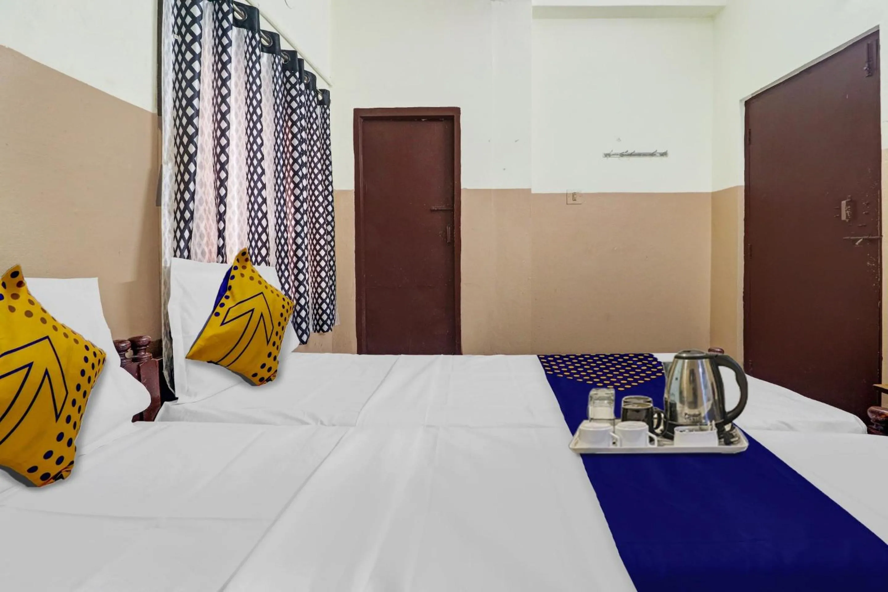 Bedroom, Bed in SPOT ON Sri Sai Lohith Lodge Near Secunderabad Railway Station