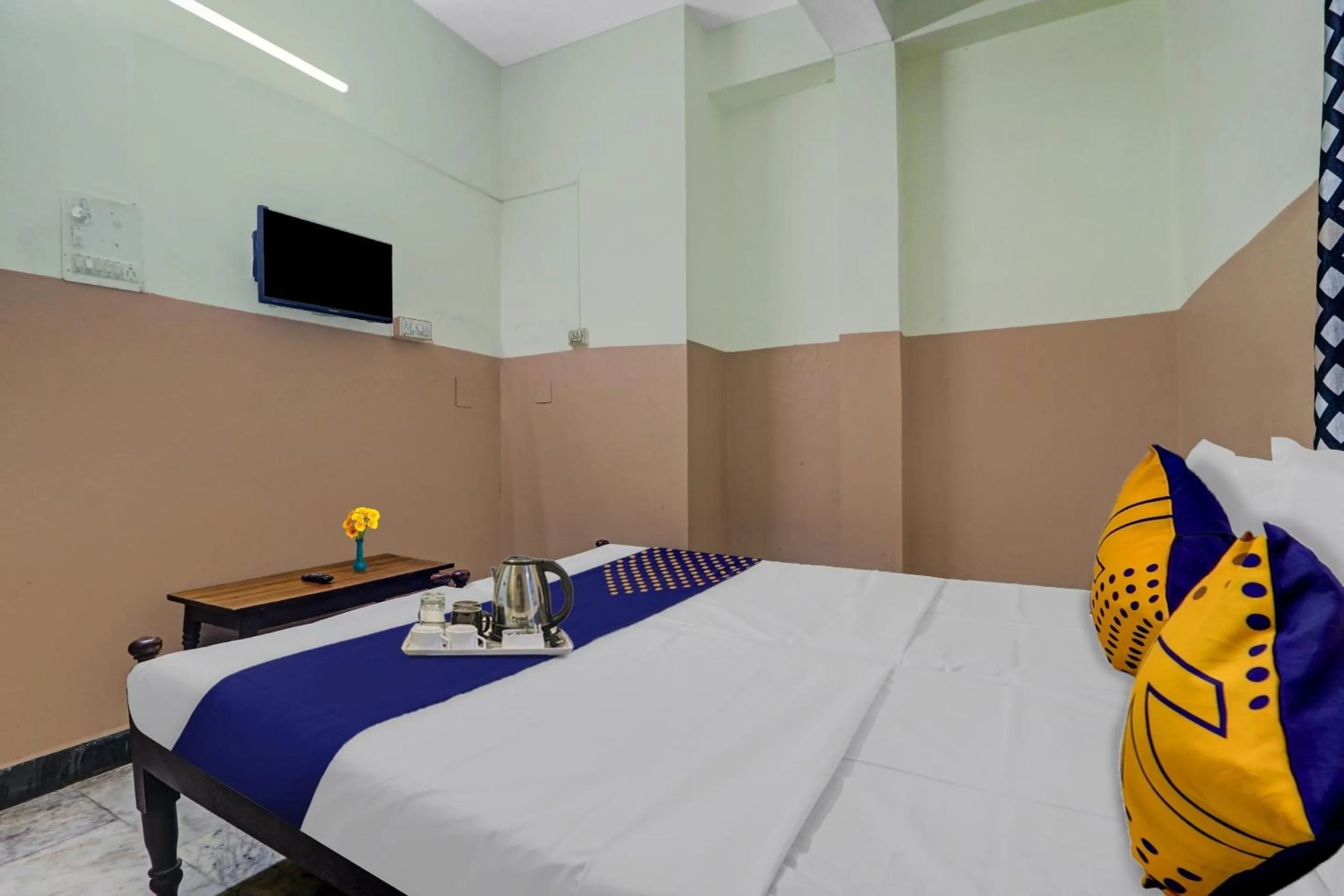 Bedroom, Bed in SPOT ON Sri Sai Lohith Lodge Near Secunderabad Railway Station