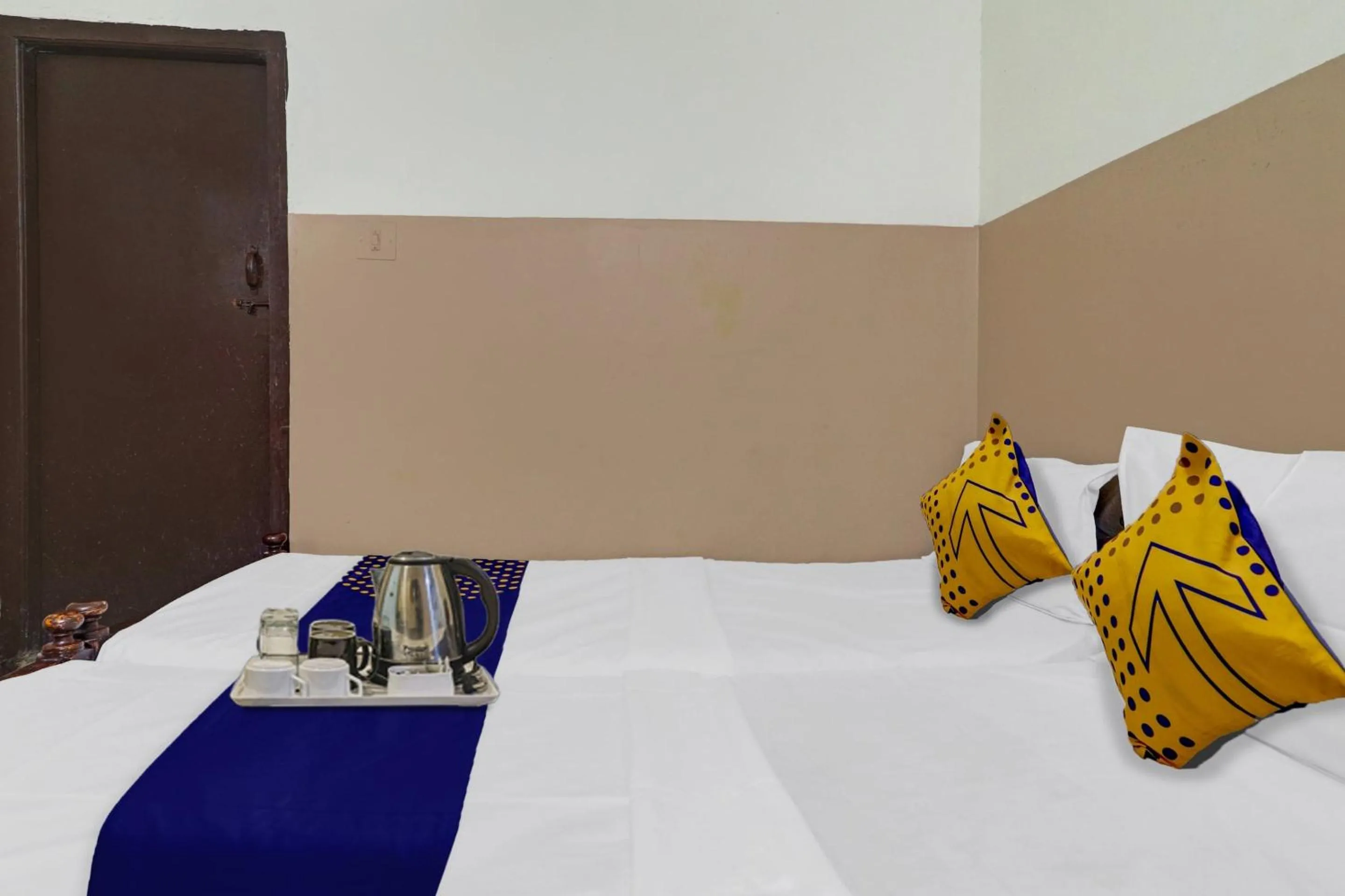 Bedroom, Bed in SPOT ON Sri Sai Lohith Lodge Near Secunderabad Railway Station
