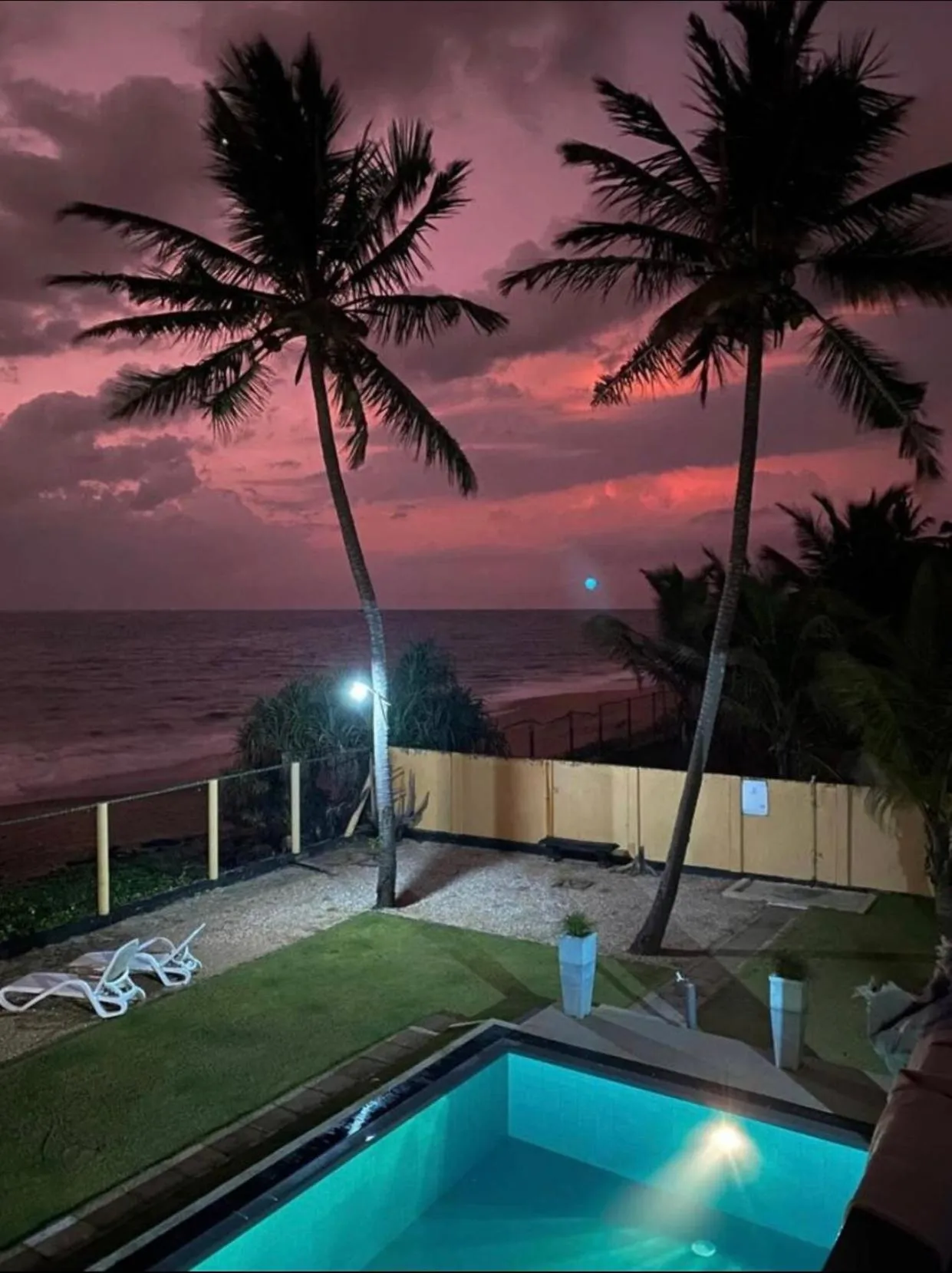 Night in Reef Bungalow Hotel