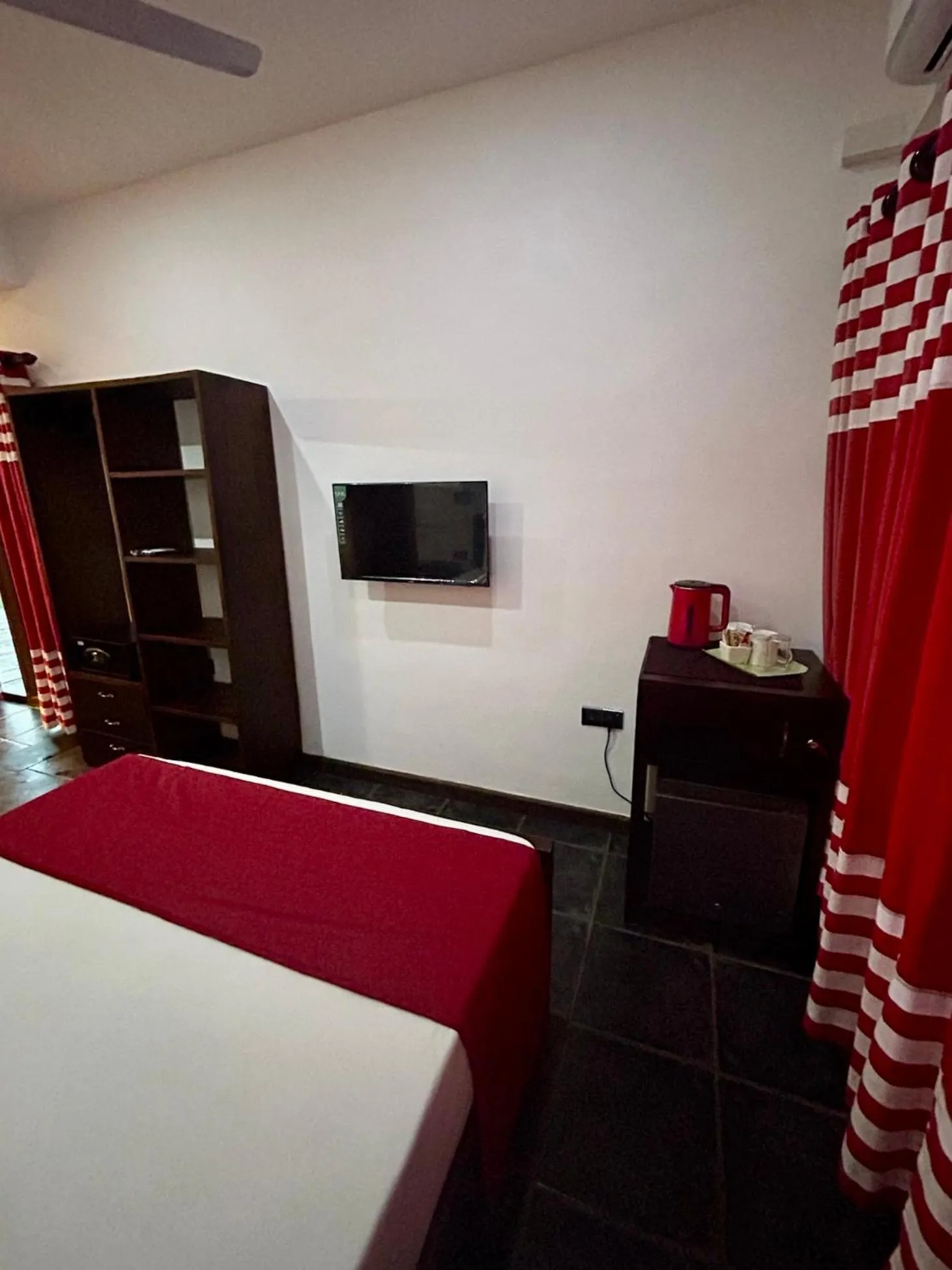 Bed in Reef Bungalow Hotel