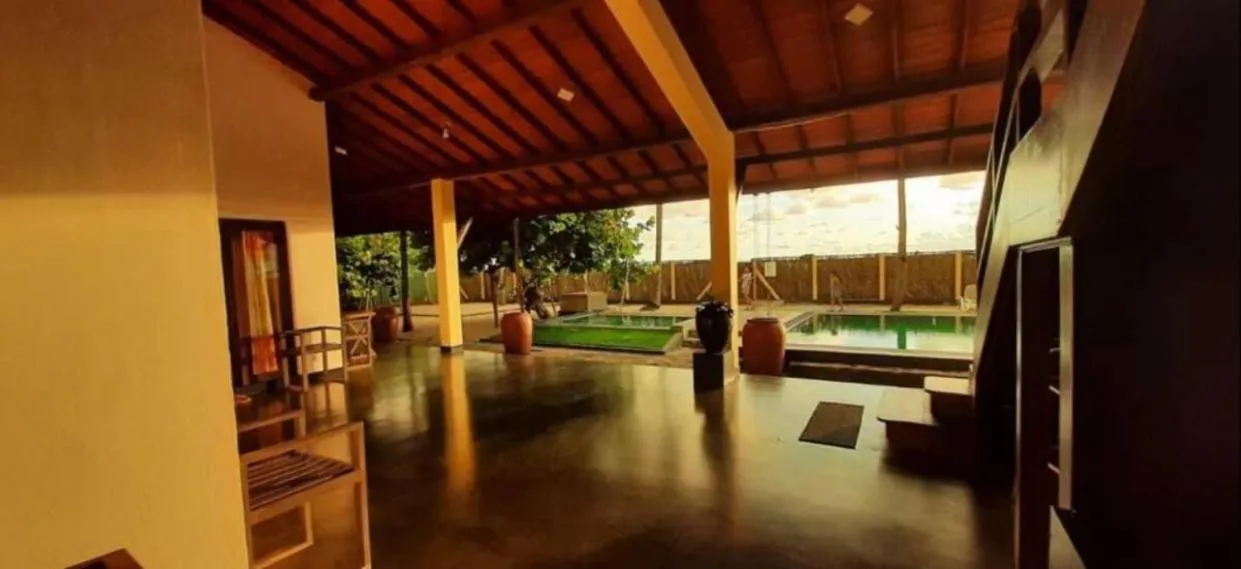 Restaurant/places to eat in Reef Bungalow Hotel