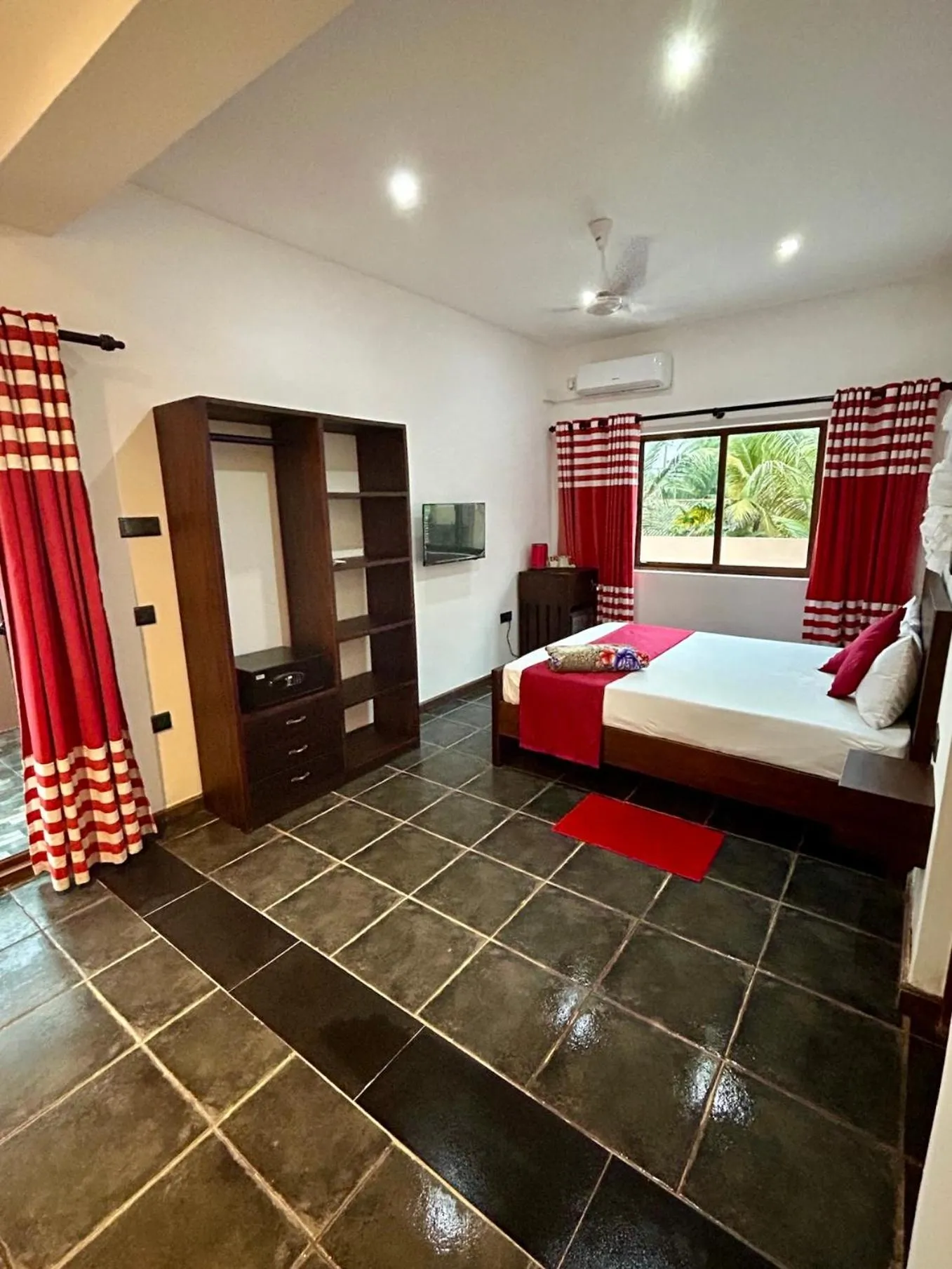 Bed in Reef Bungalow Hotel