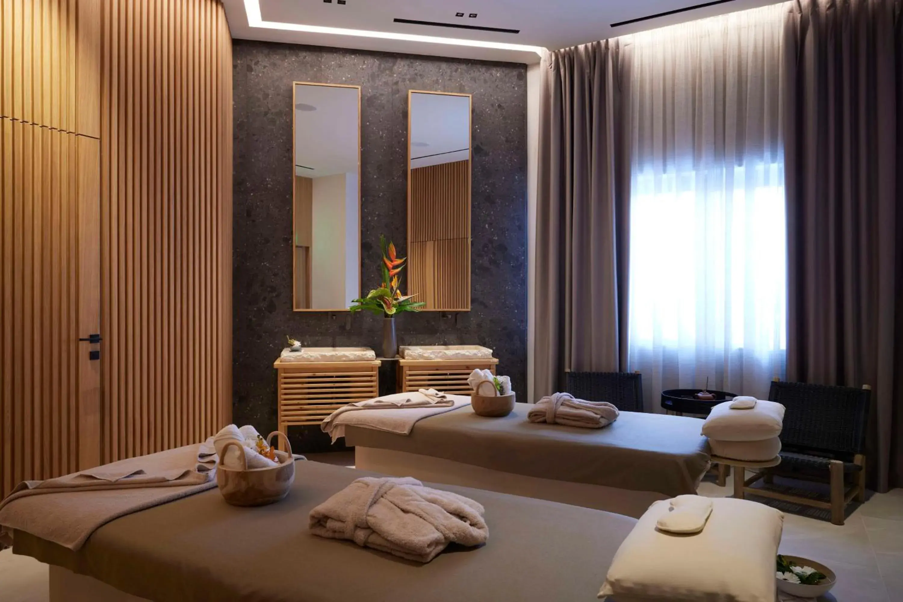 Spa and wellness centre/facilities, Bed in Dusit Suites Hotel Athens Spa and wellness centre/facilities, Bed in Dusit Suites Hotel Athens