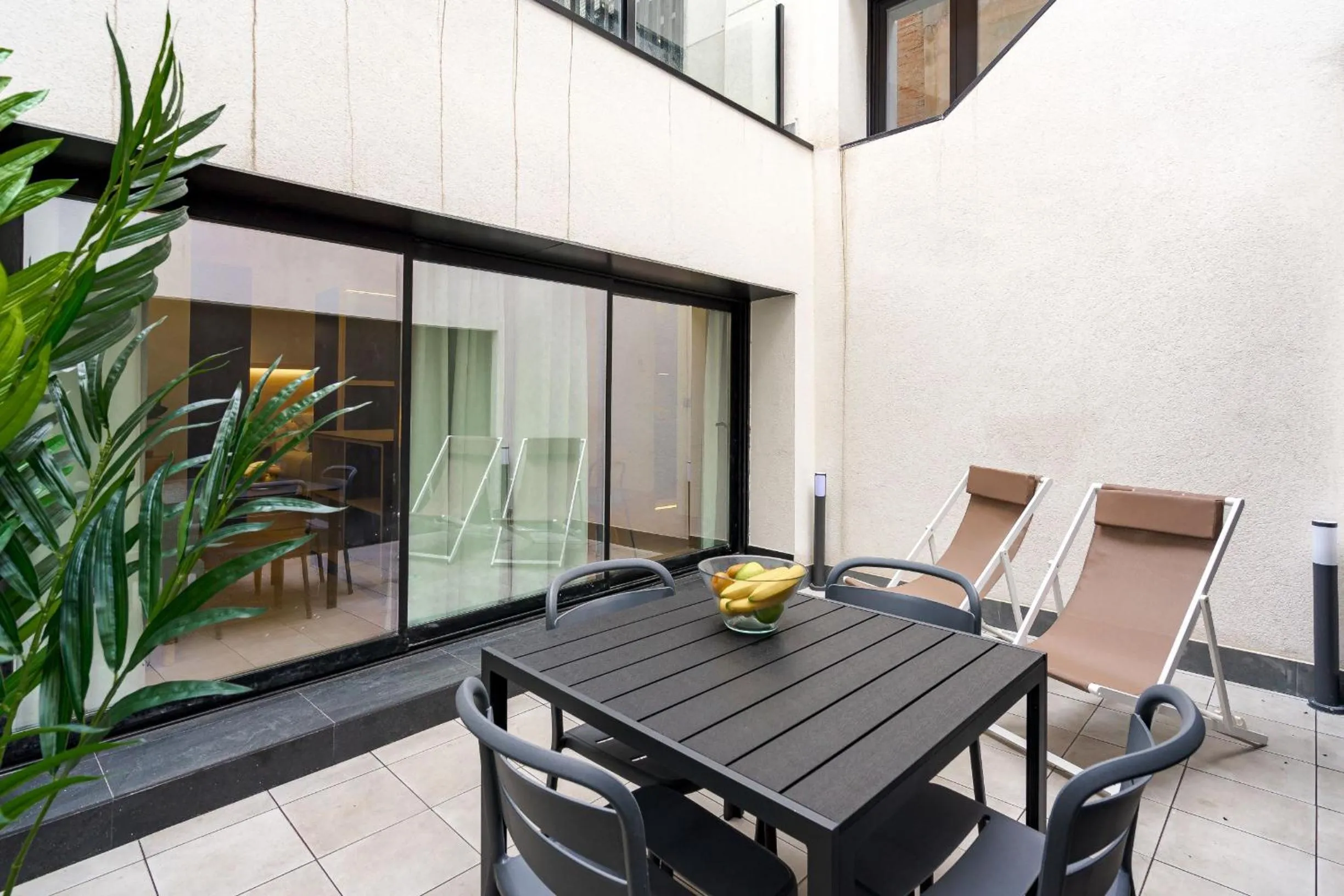 Patio in Feelathome Ventas Suites