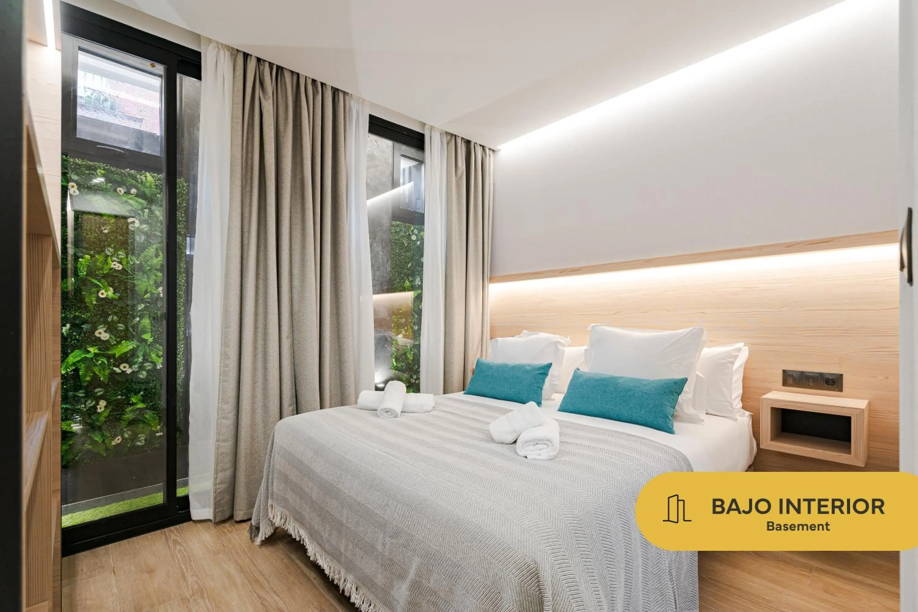 Bedroom, Bed in Feelathome Ventas Suites