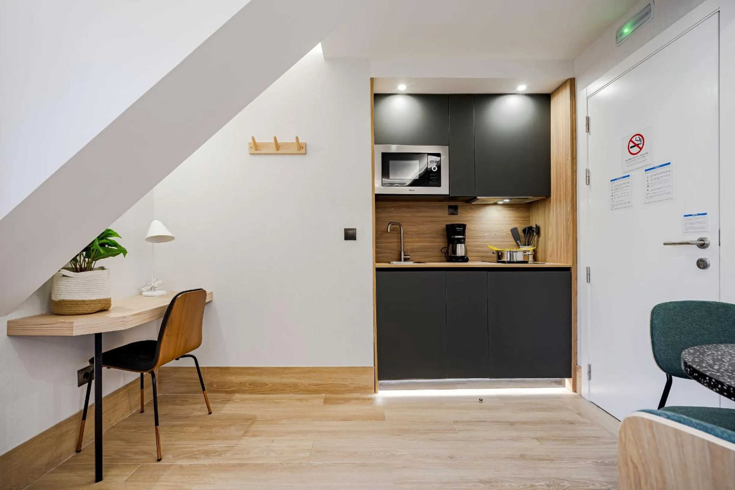 Coffee/tea facilities in Feelathome Ventas Suites