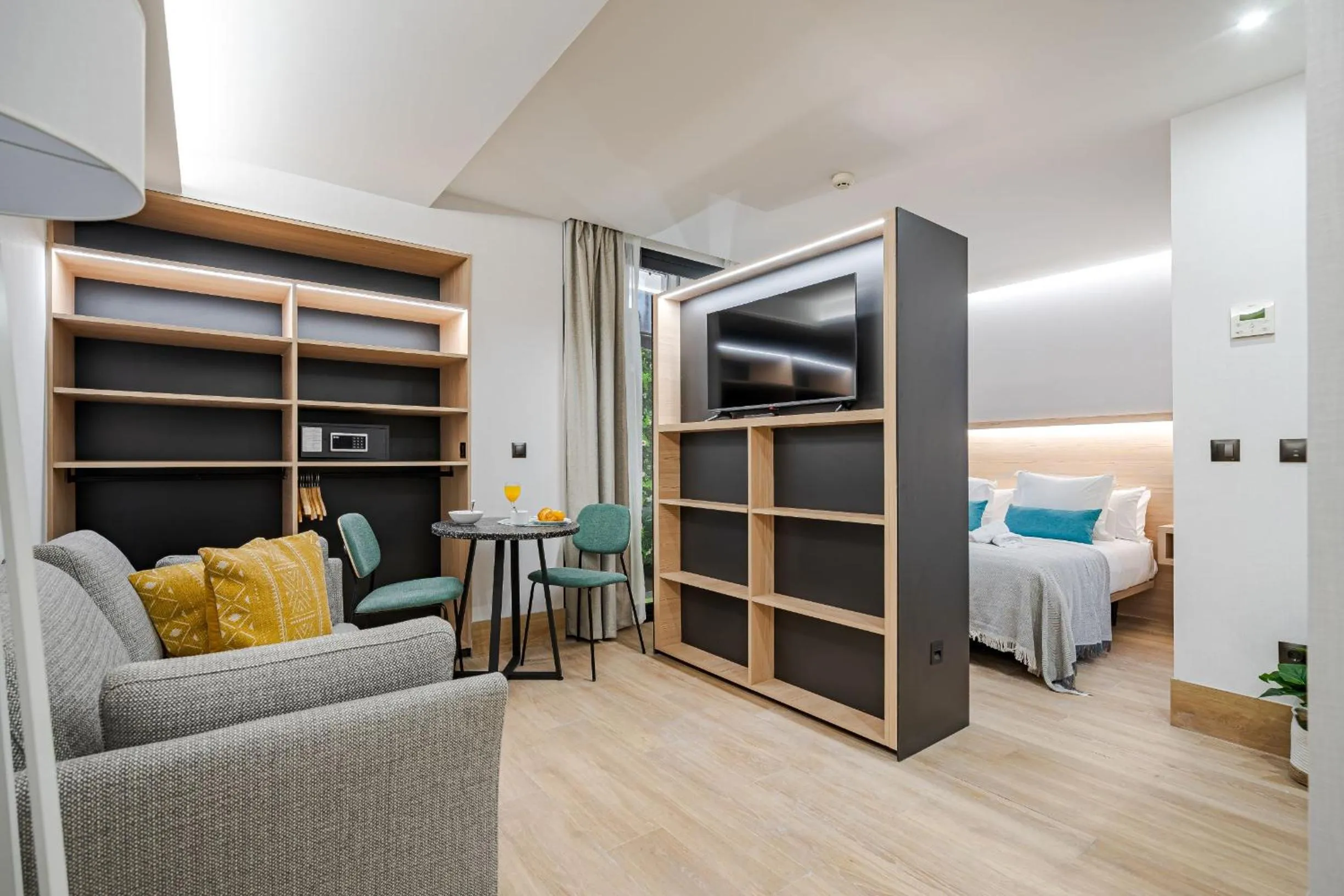 TV and multimedia, Bed in Feelathome Ventas Suites