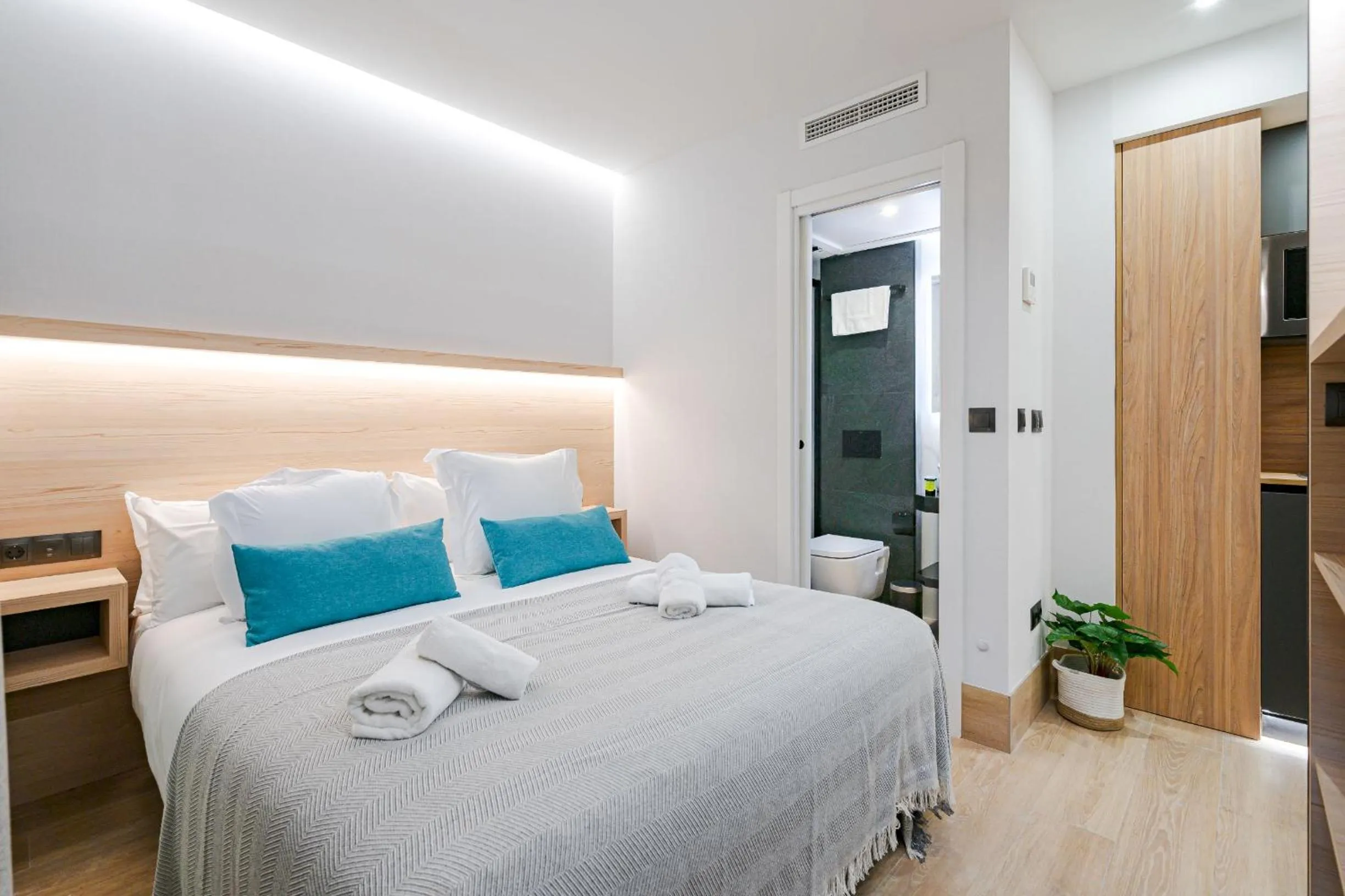 Bed in Feelathome Ventas Suites