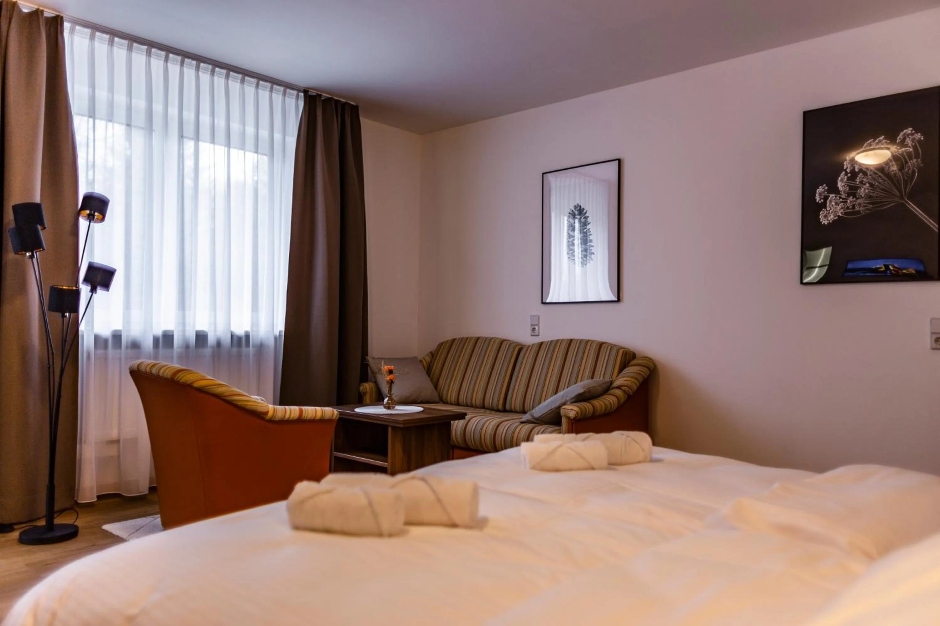 Seating area, Bed in Motel Zur Dachsbaude