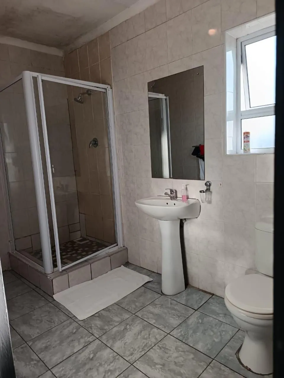 Three-Bedroom Apartment in Bunitrix Guesthouse