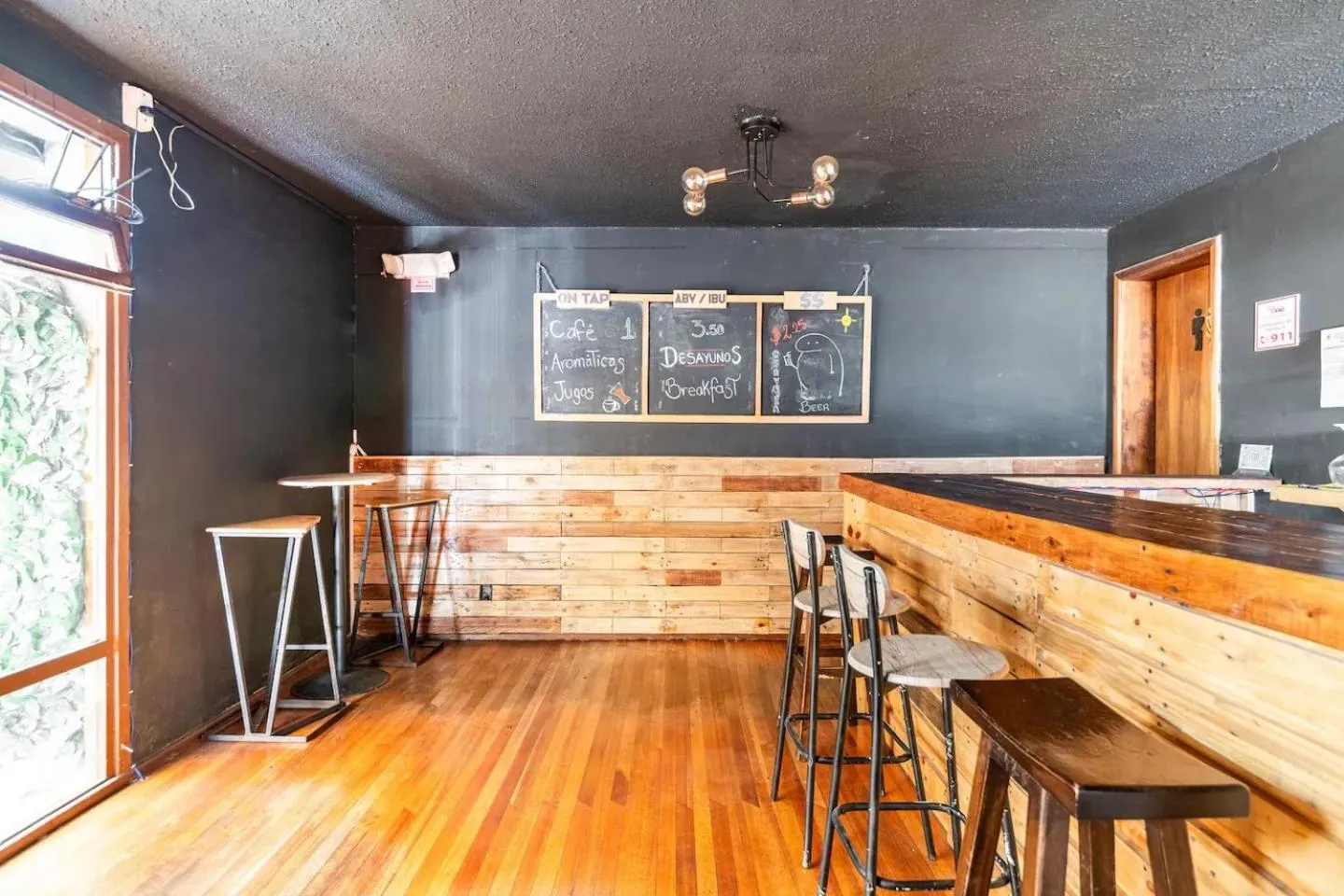 Restaurant/places to eat in Blue house La Floresta