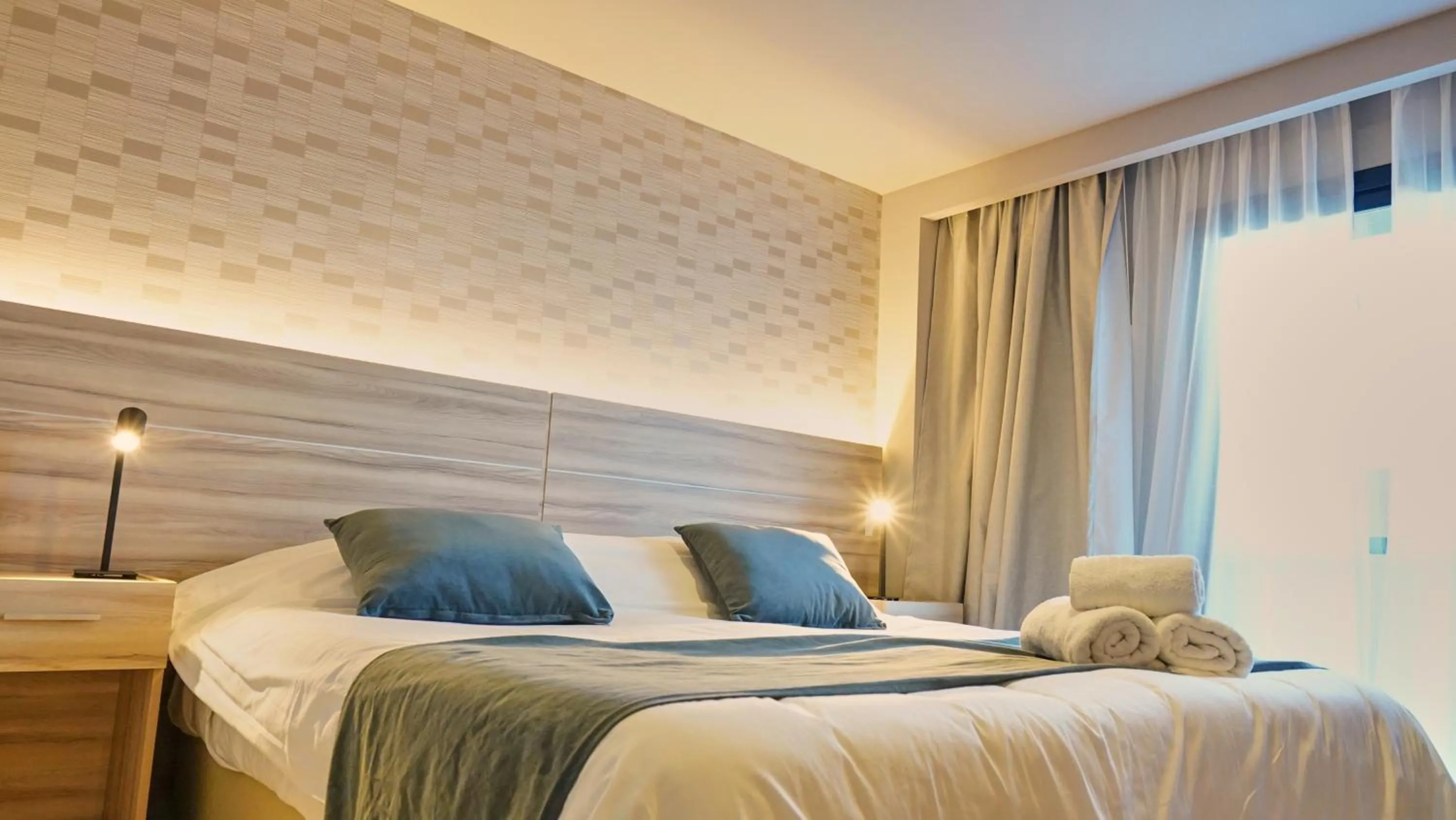 Property building, Bed in Ferrol Apart Hotel