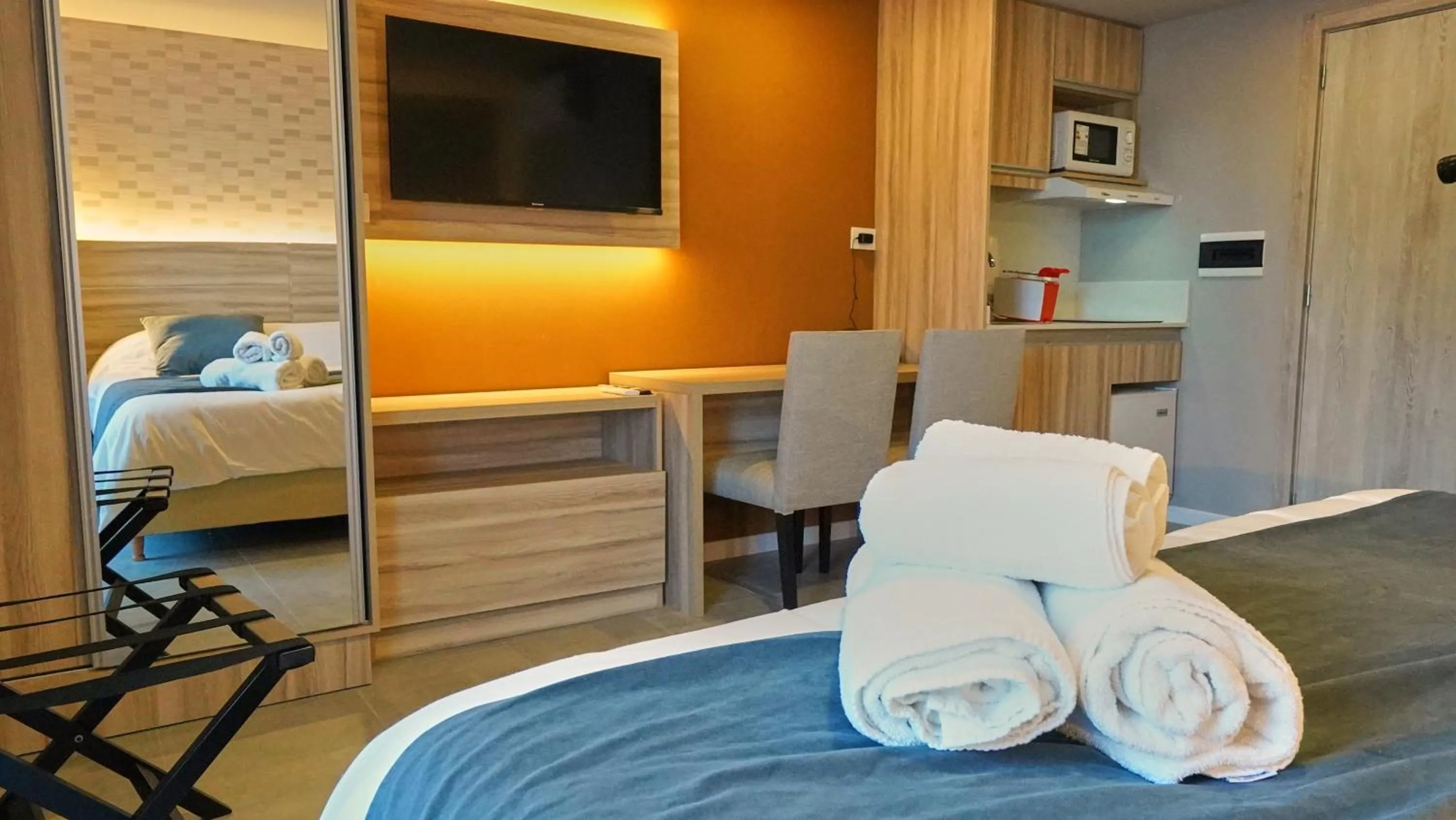 Property building, Bed in Ferrol Apart Hotel