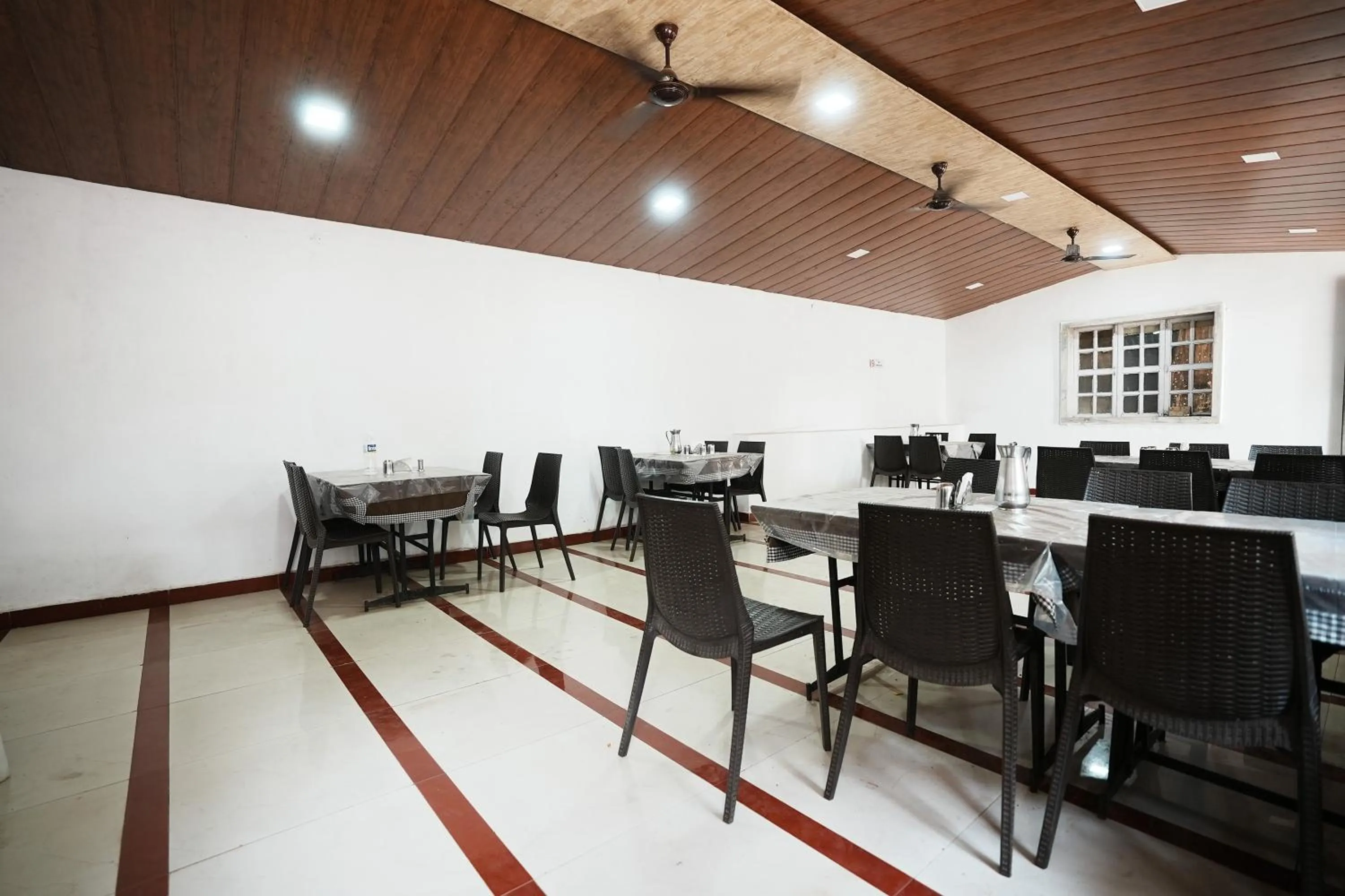 Restaurant/places to eat in Dwarka Lawns Cottages