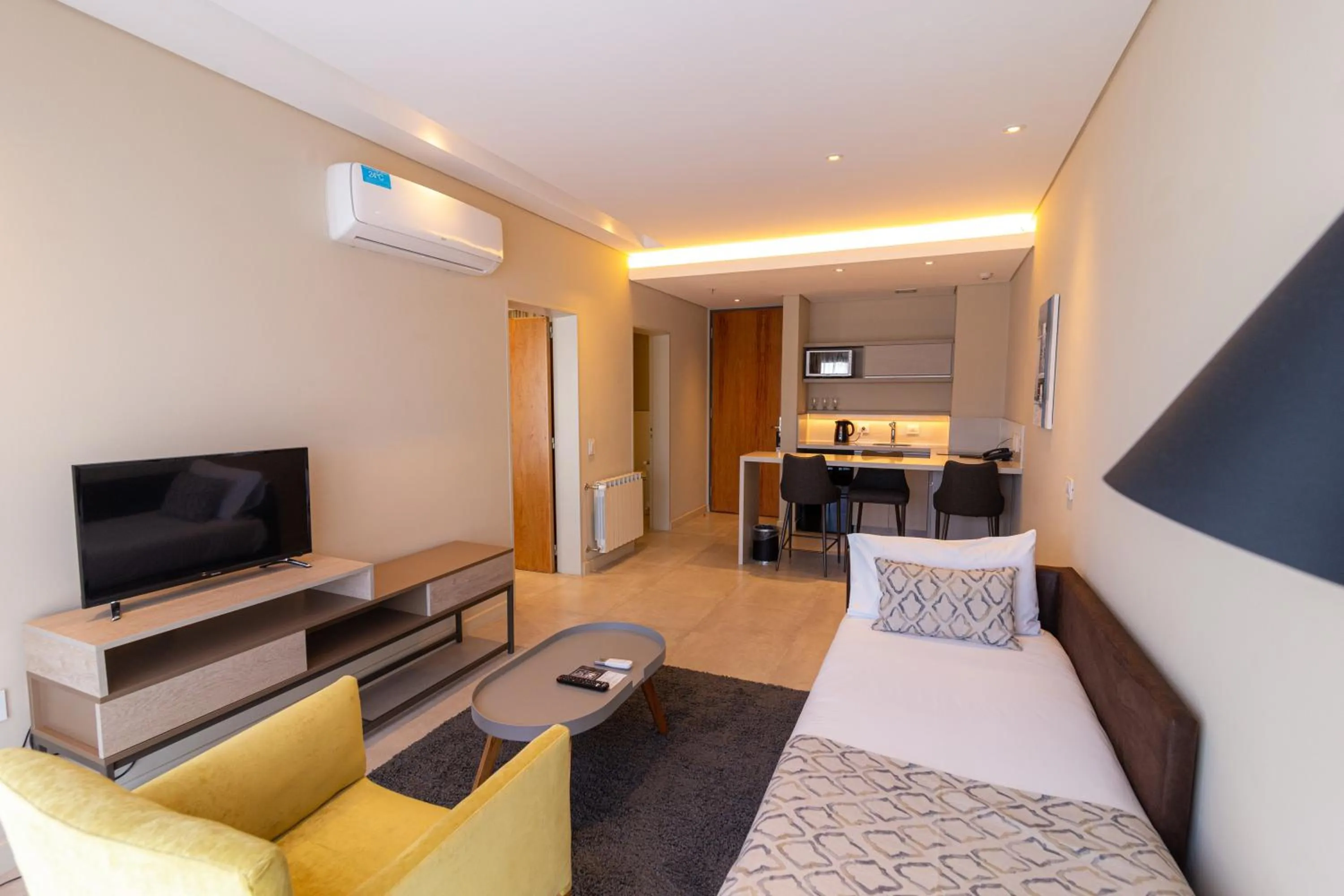 Communal lounge/ TV room in Hotel Treinta-Seis