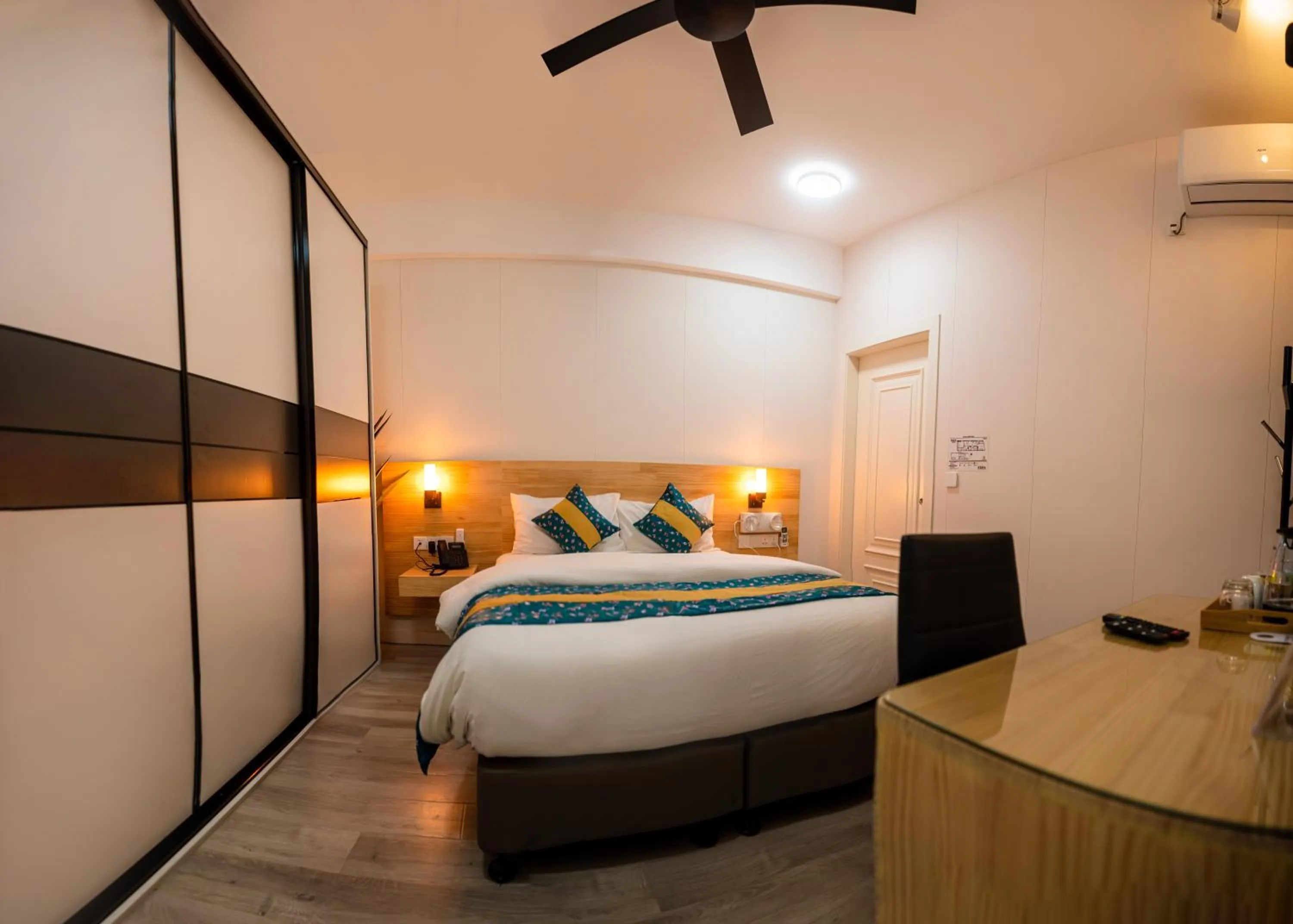 Bed in Tourist Inn Grand