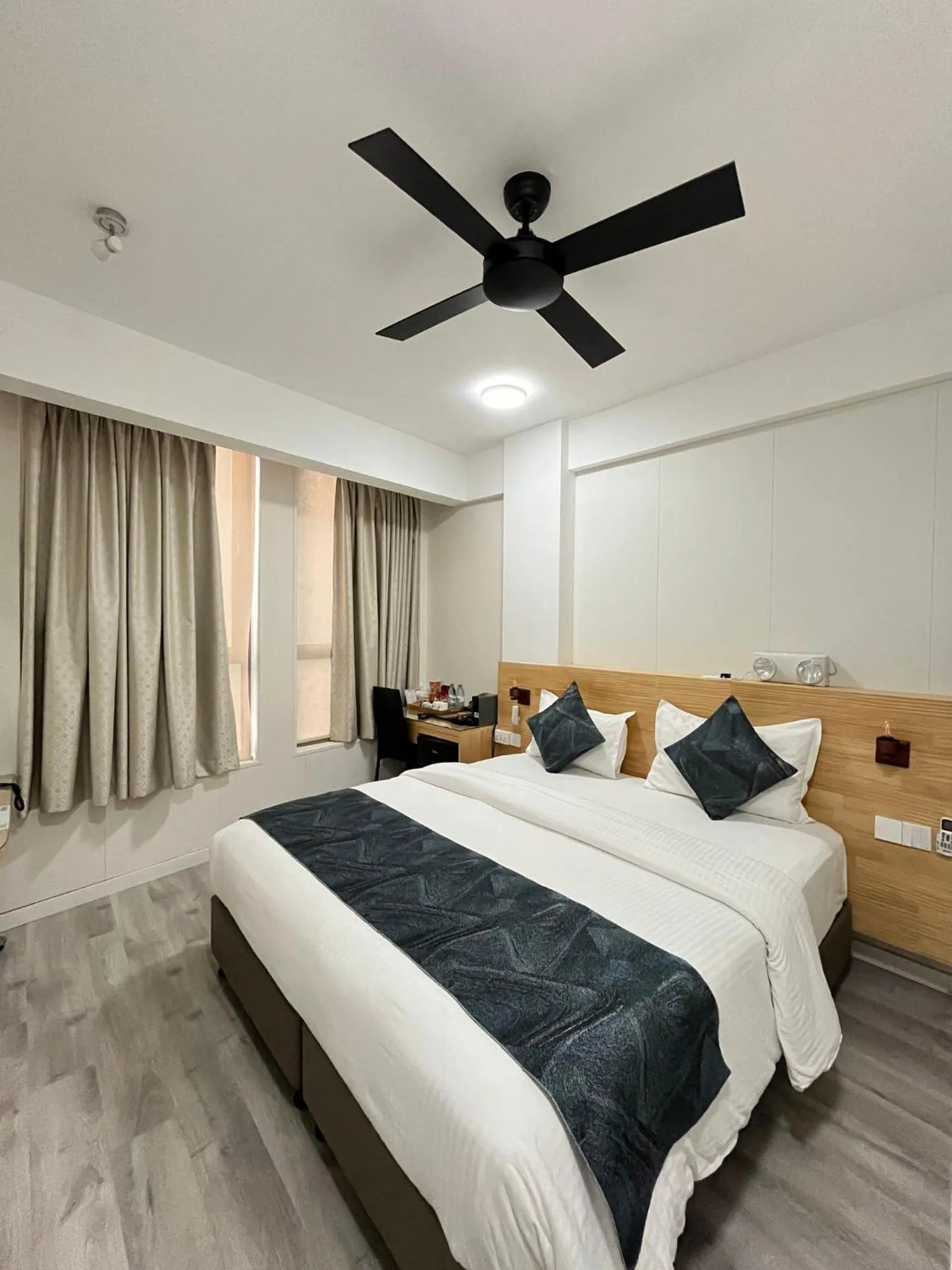 Bed in Tourist Inn Grand