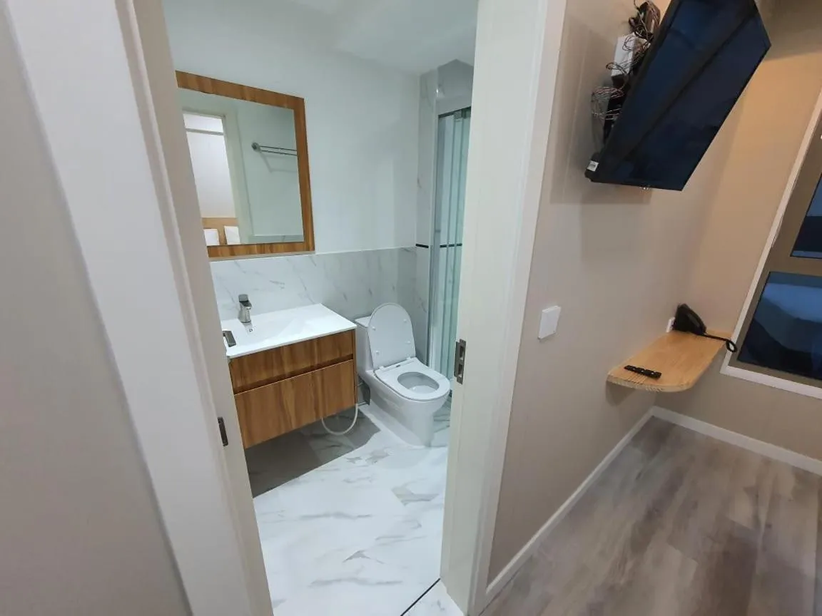 Shower in Tourist Inn Grand