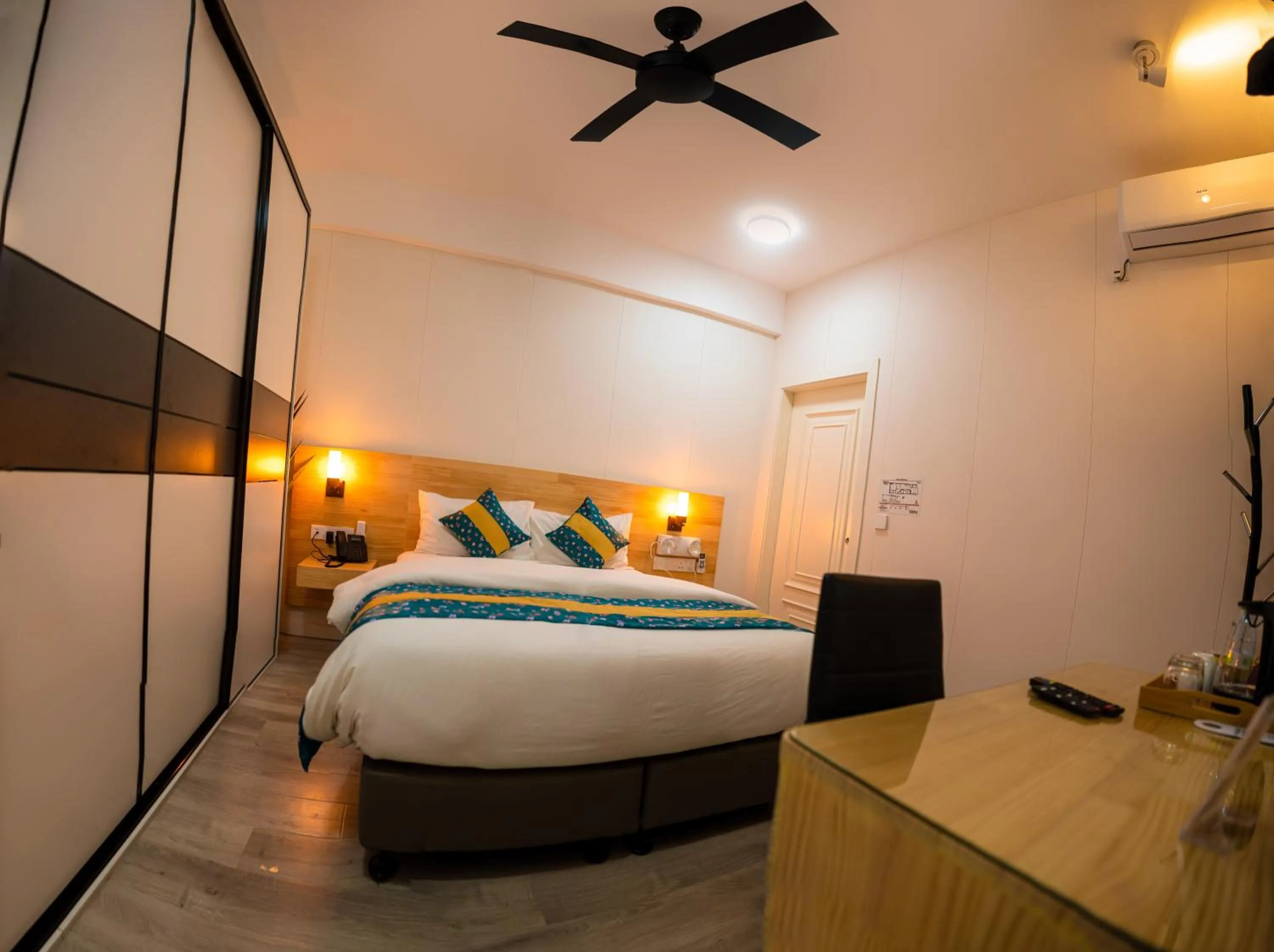 Bed in Tourist Inn Grand