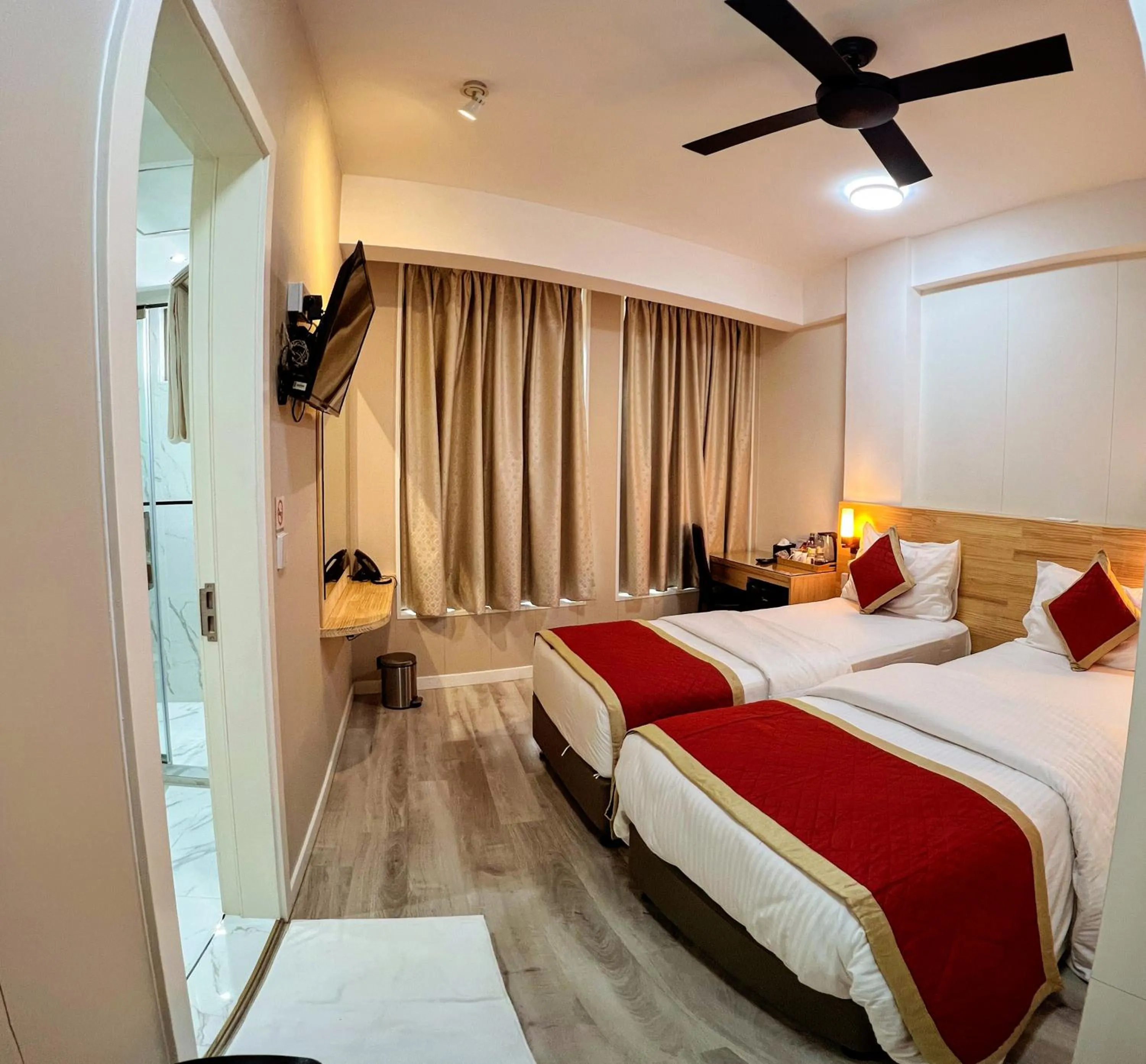 Bed in Tourist Inn Grand