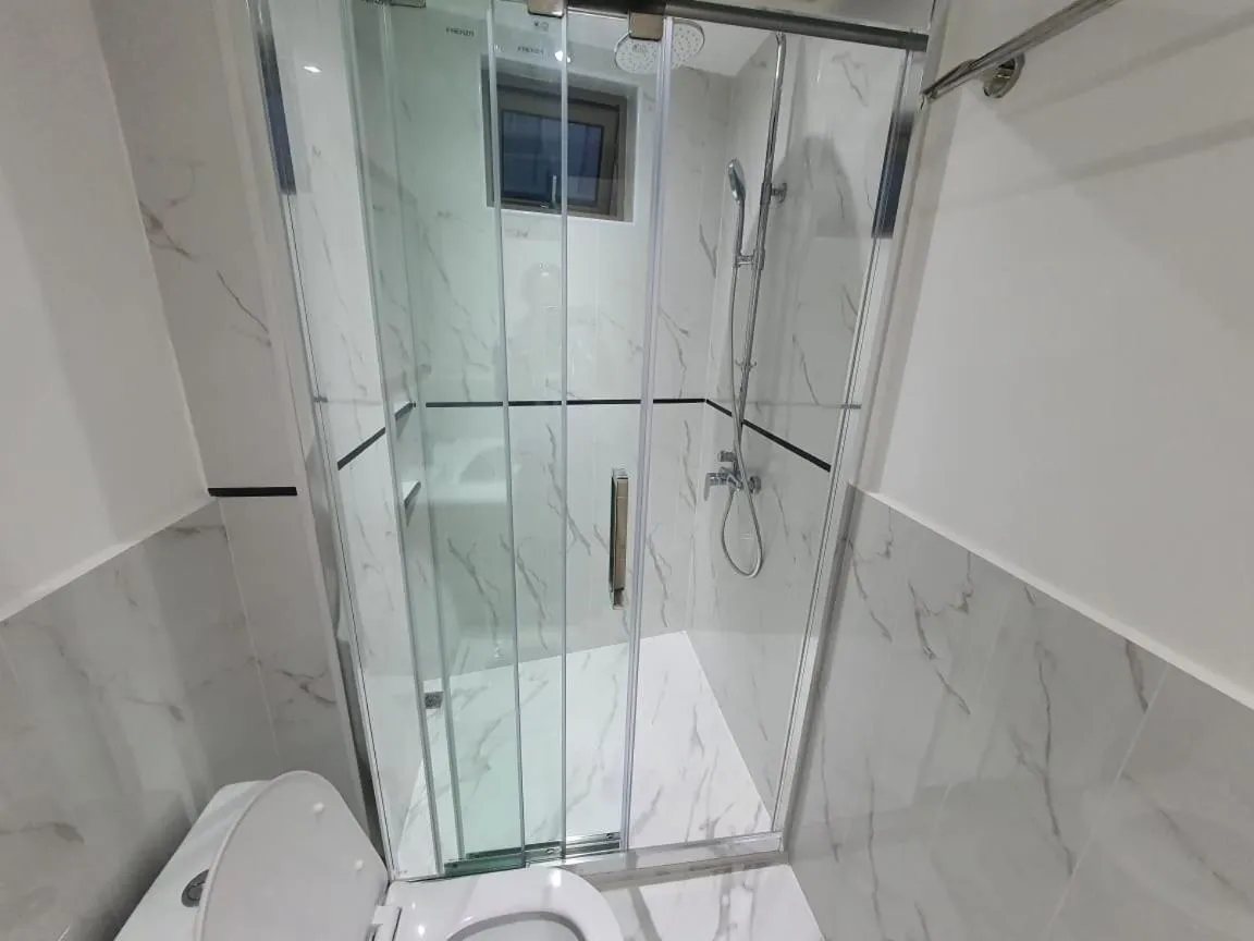 Shower in Tourist Inn Grand