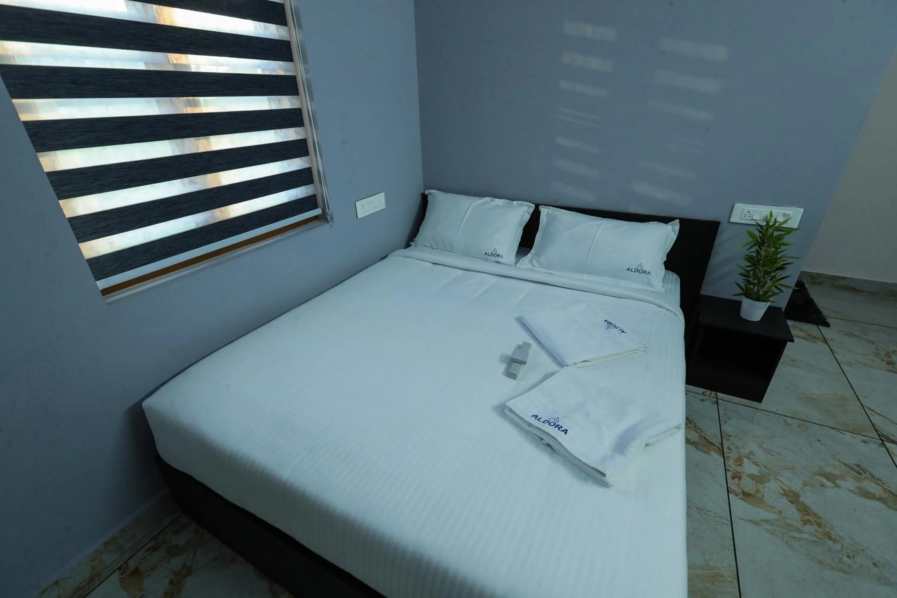 Bed in Aldora Airport Residency