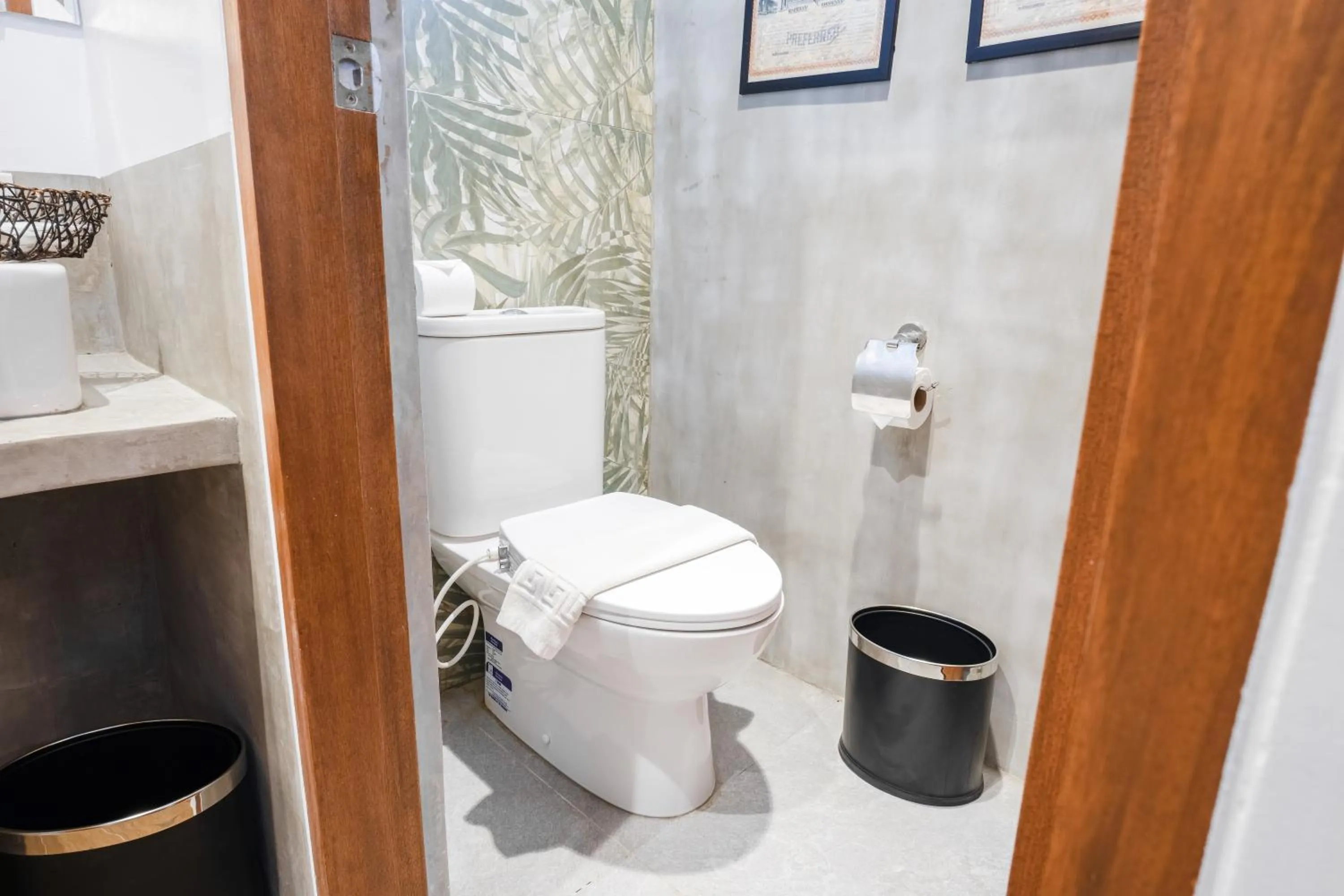 Toilet in UNWND Boutique Hotel Calatagan