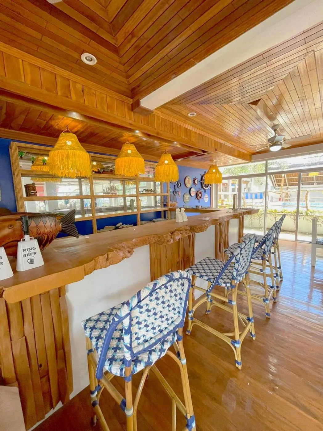 Restaurant/places to eat in UNWND Boutique Hotel Calatagan