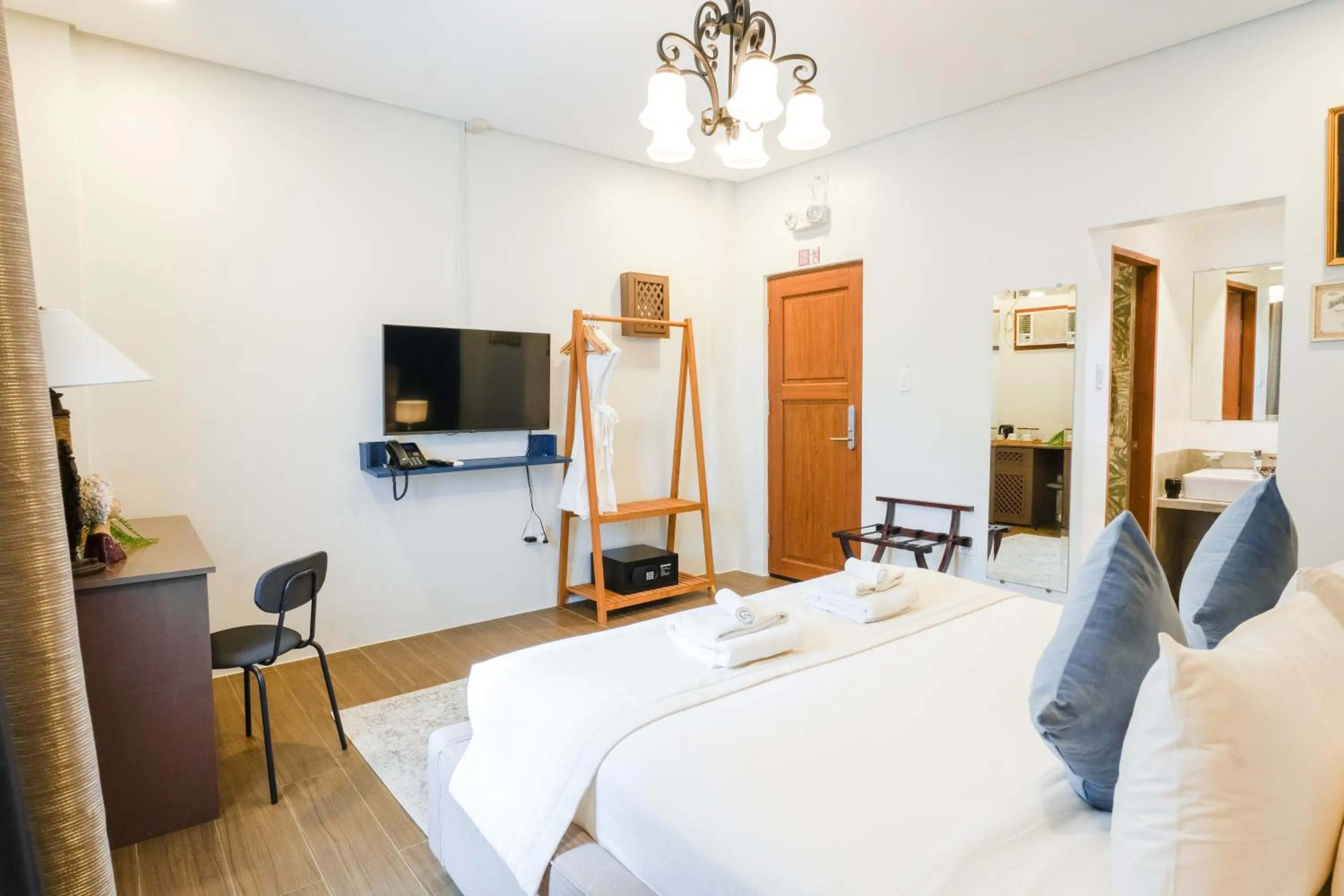 Bed in UNWND Boutique Hotel Calatagan