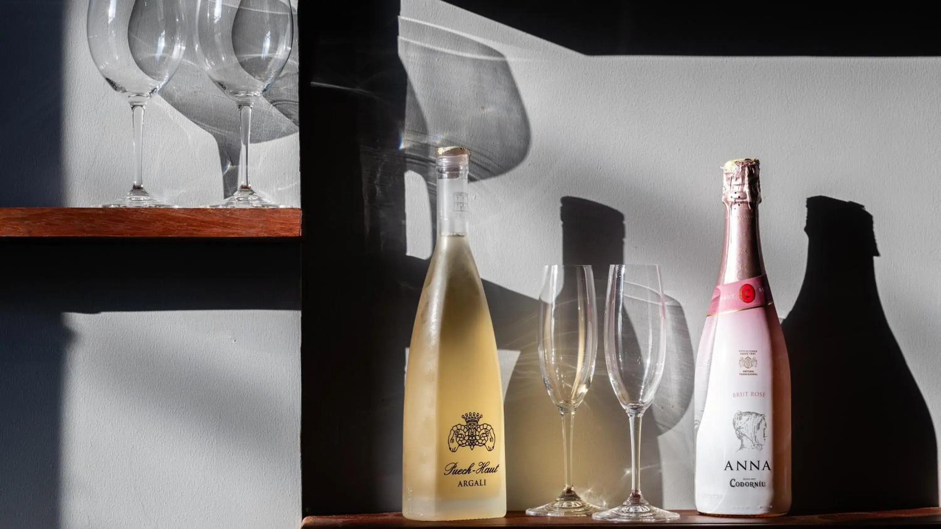 Lounge or bar in Reservoir, Yoga & Wellness Retreat Lounge or bar in Reservoir, Yoga & Wellness Retreat