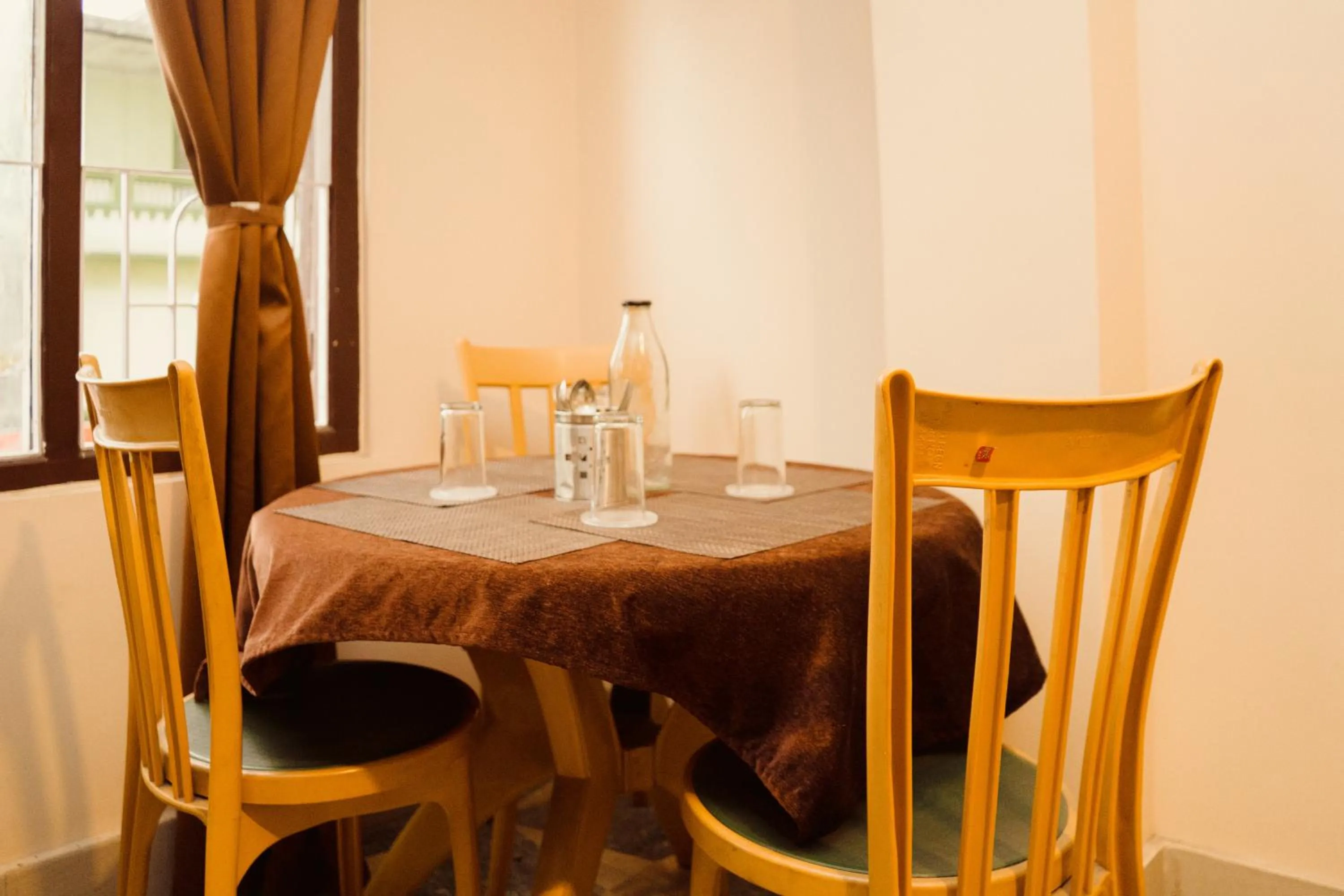 Dining area in Hotel Siddhi Vinayak Regency, Mg Marg