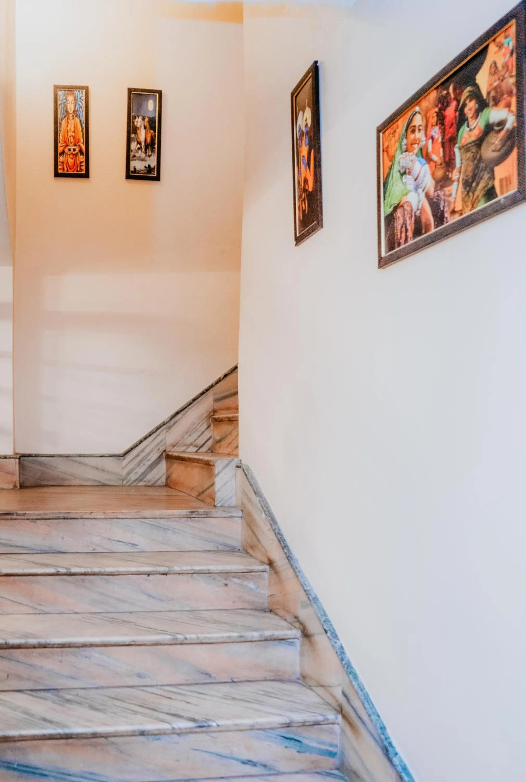 Hotel Siddhi Vinayak Regency, Mg Marg