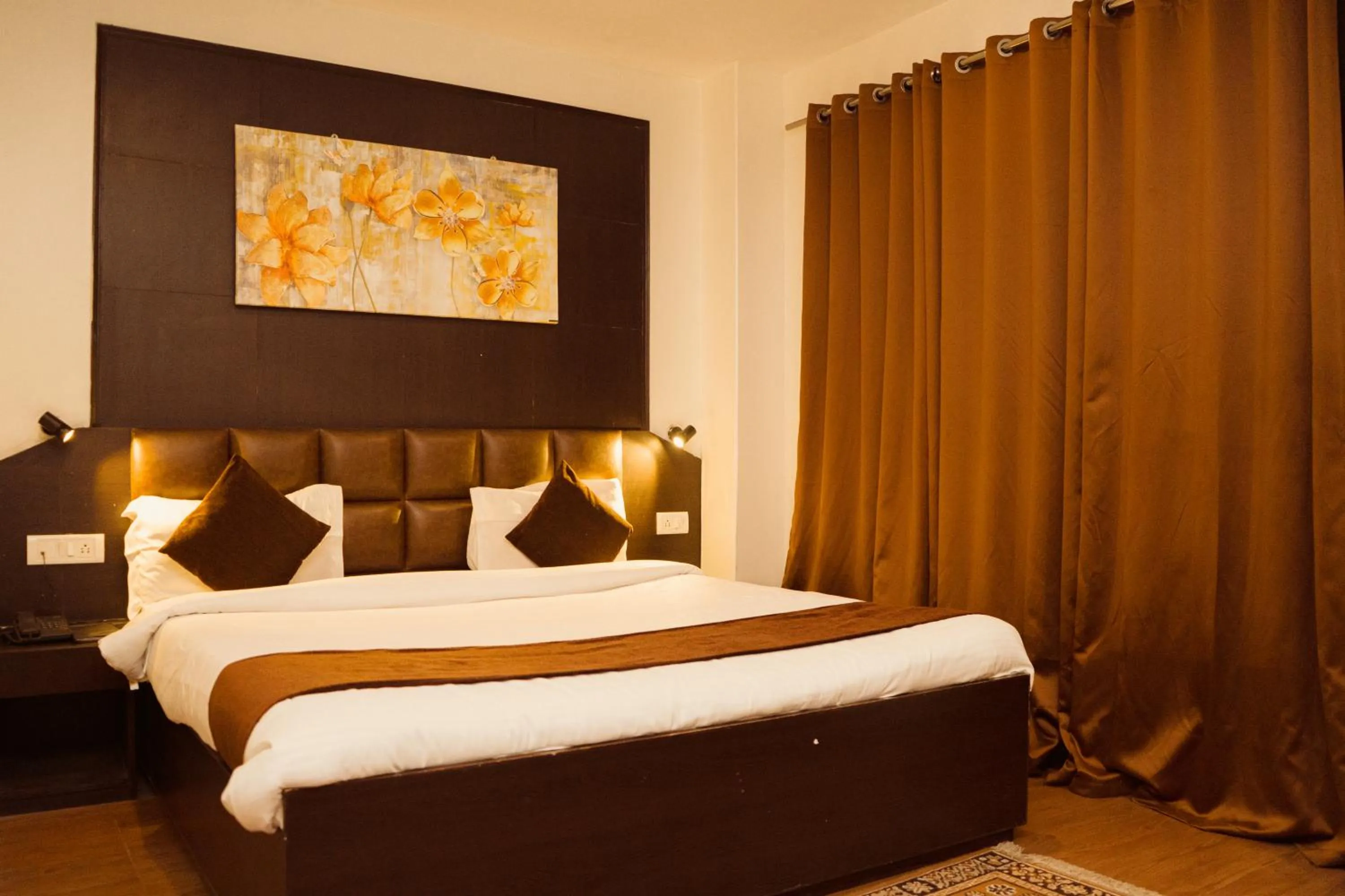 Bed in Hotel Siddhi Vinayak Regency, Mg Marg