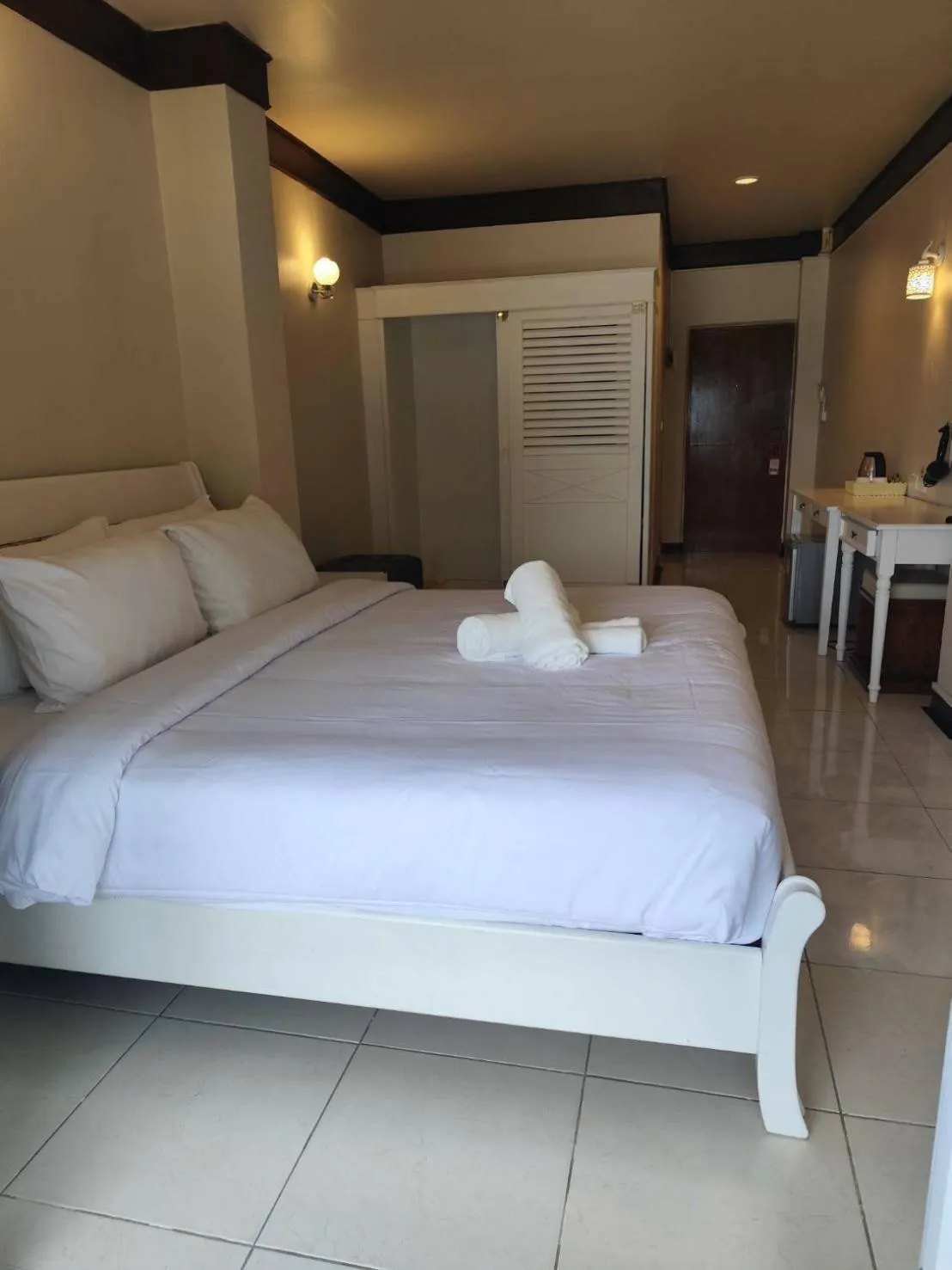 Bed in Seaside Palace Hotel