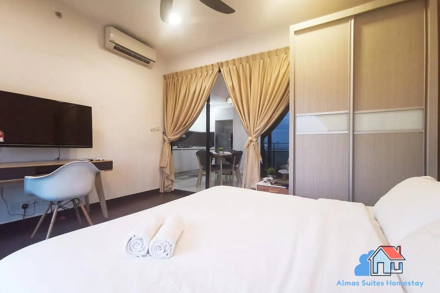 Bedroom, Bed in Almas Suites @ Puteri Harbour