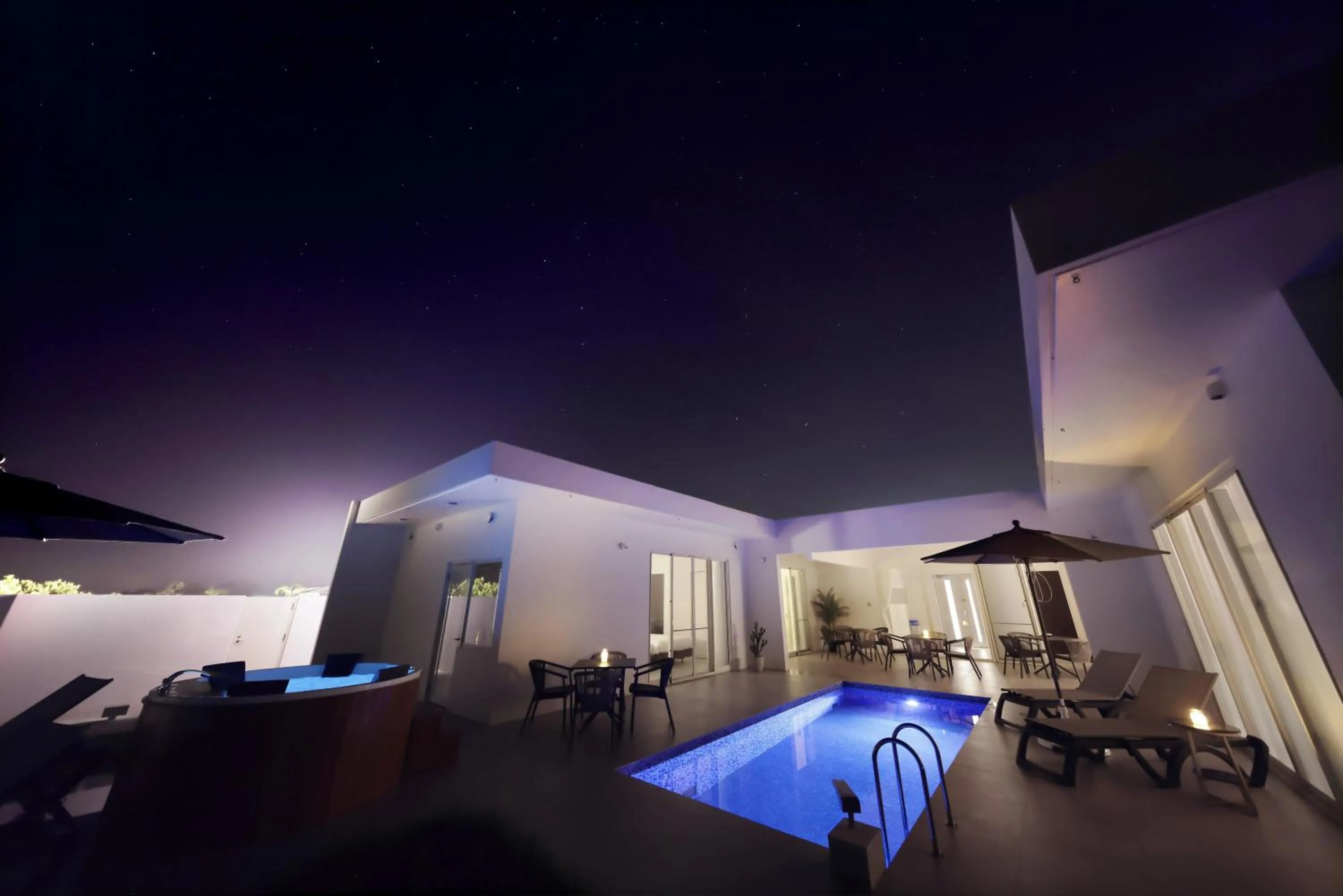 Night in Crystal Villa Bayside