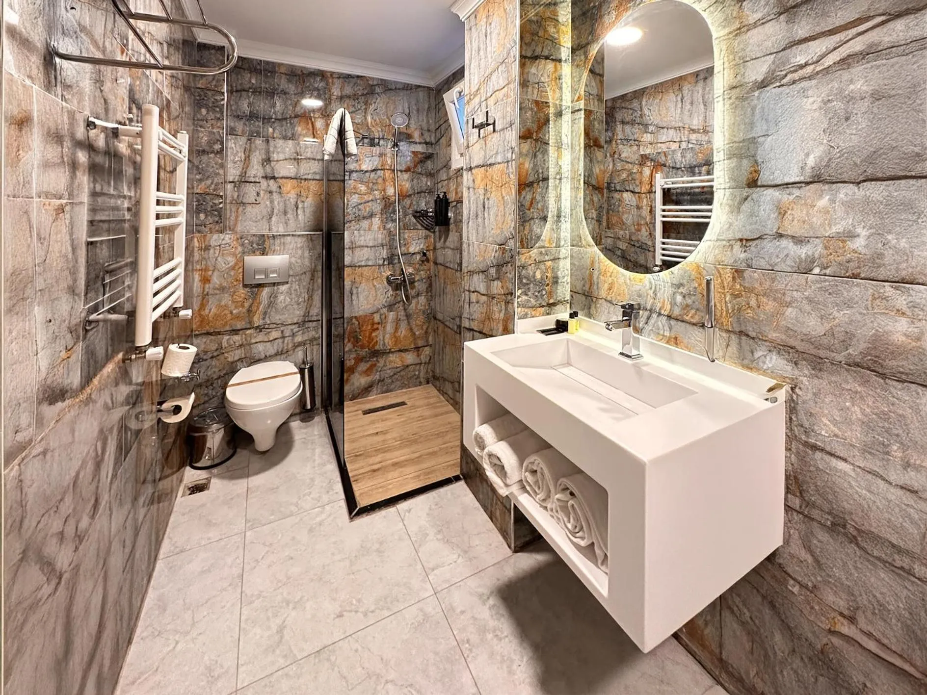 Shower in 216 Eagle Palace Suite