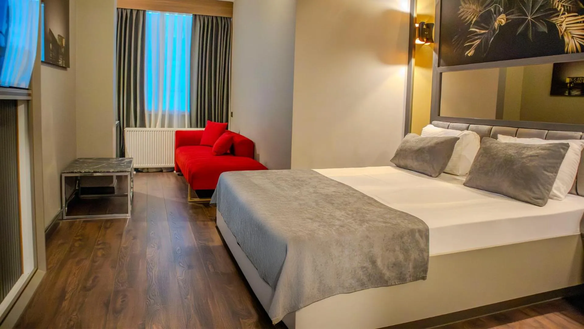 Photo of the whole room, Bed in 216 Eagle Palace Suite