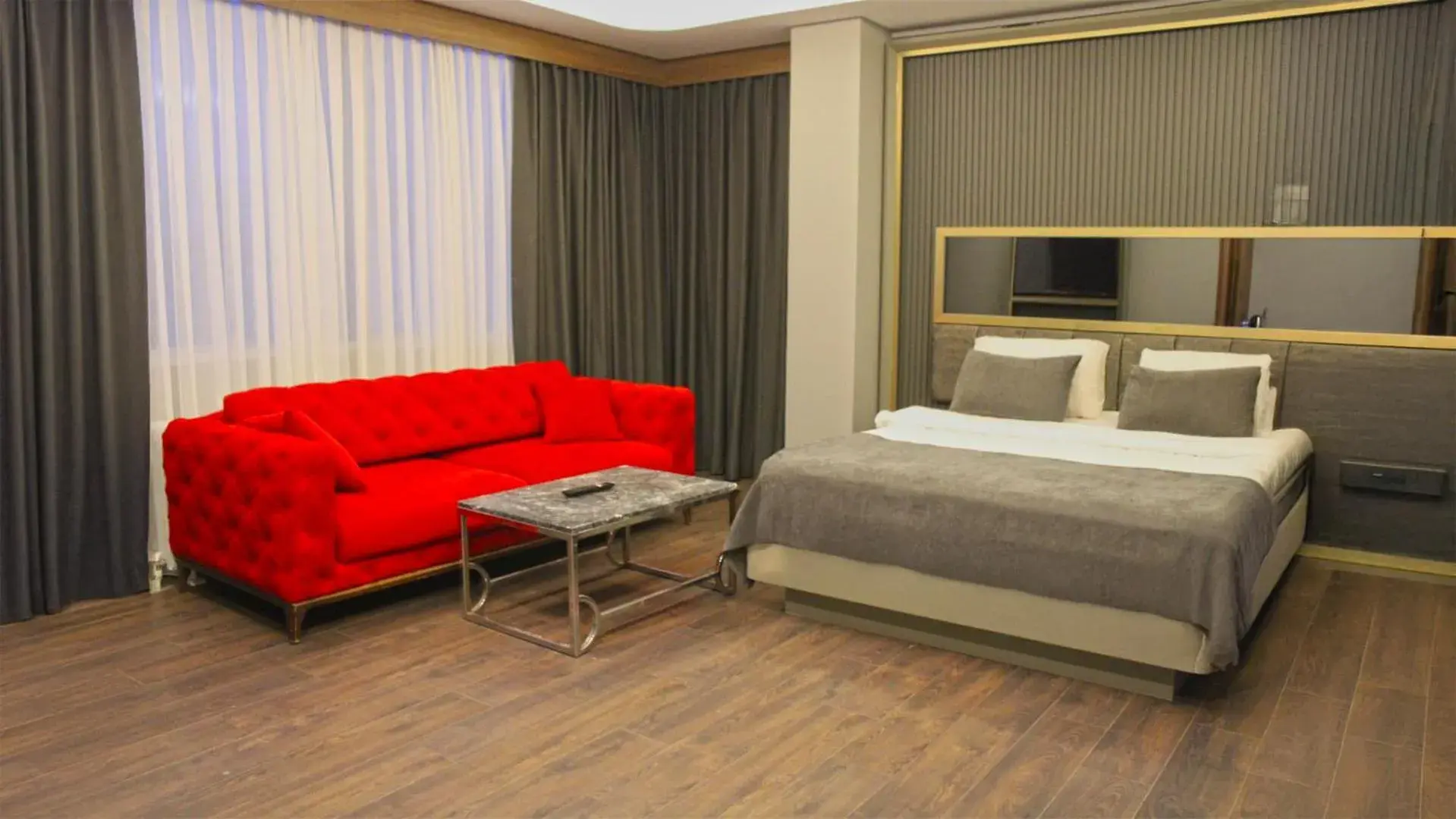 Seating area, Bed in 216 Eagle Palace Suite Seating area, Bed in 216 Eagle Palace Suite