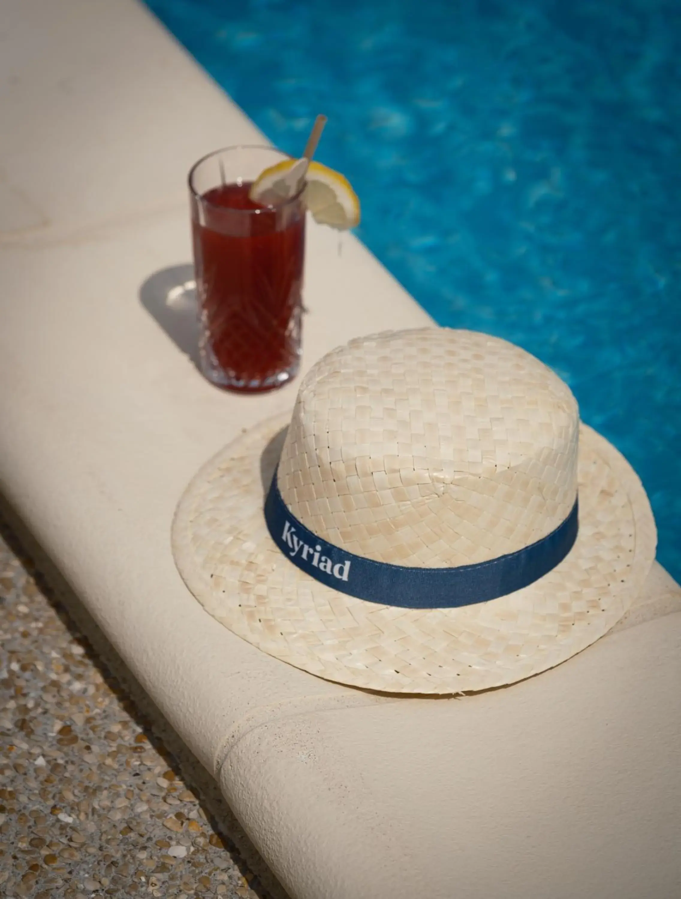 Swimming pool in Kyriad Tours Sud - Ballan Mire Swimming pool in Kyriad Tours Sud - Ballan Mire