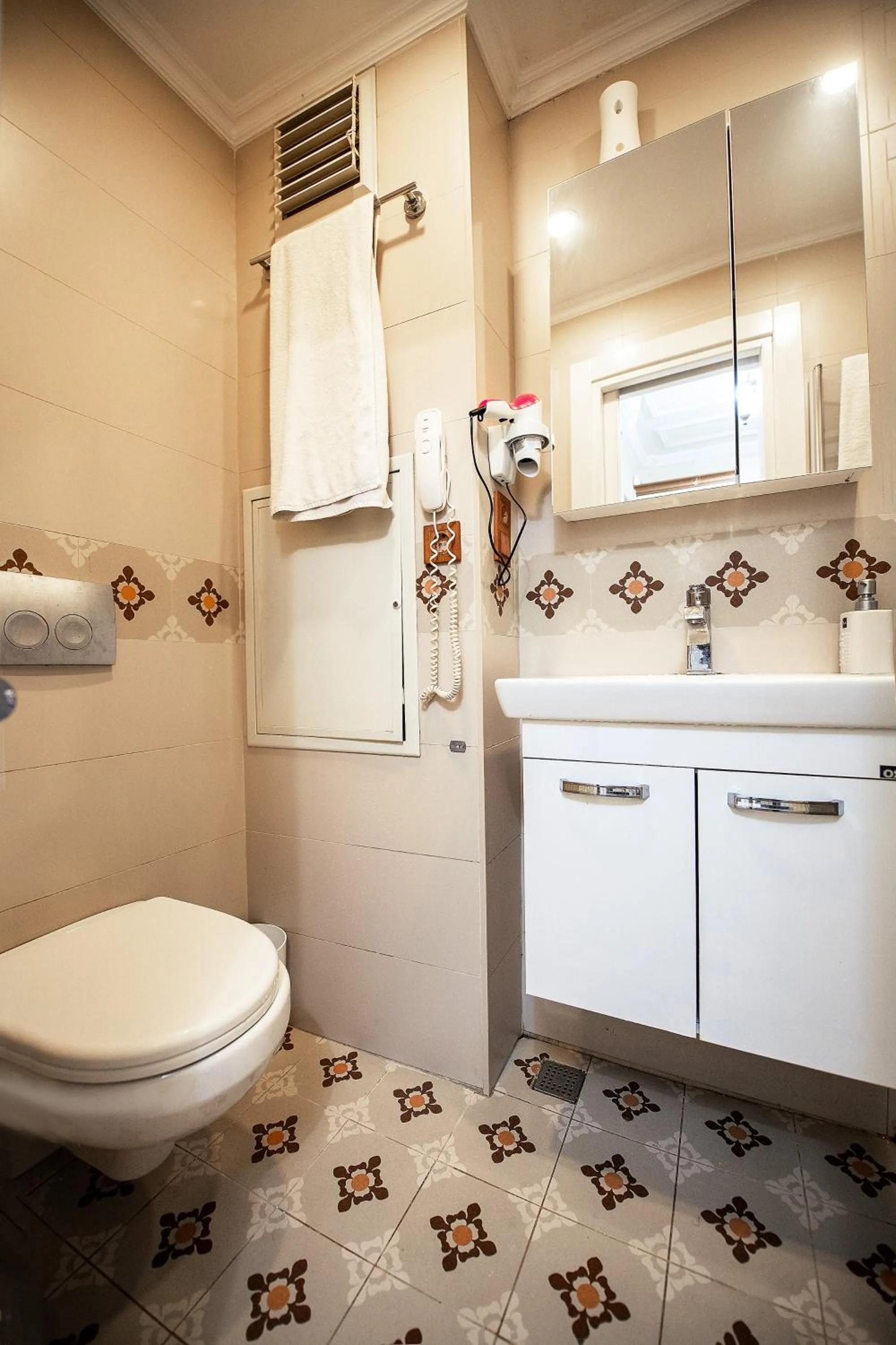 Toilet in Linfer Hotel Taksim