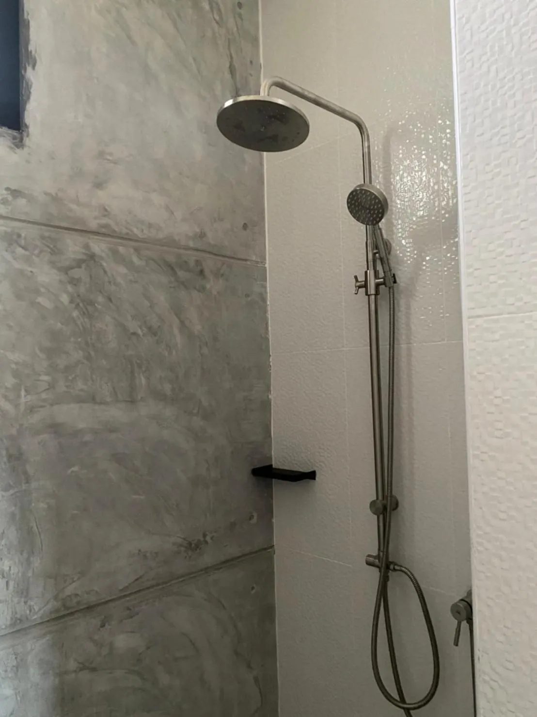 Shower in Destino Hotel Surin